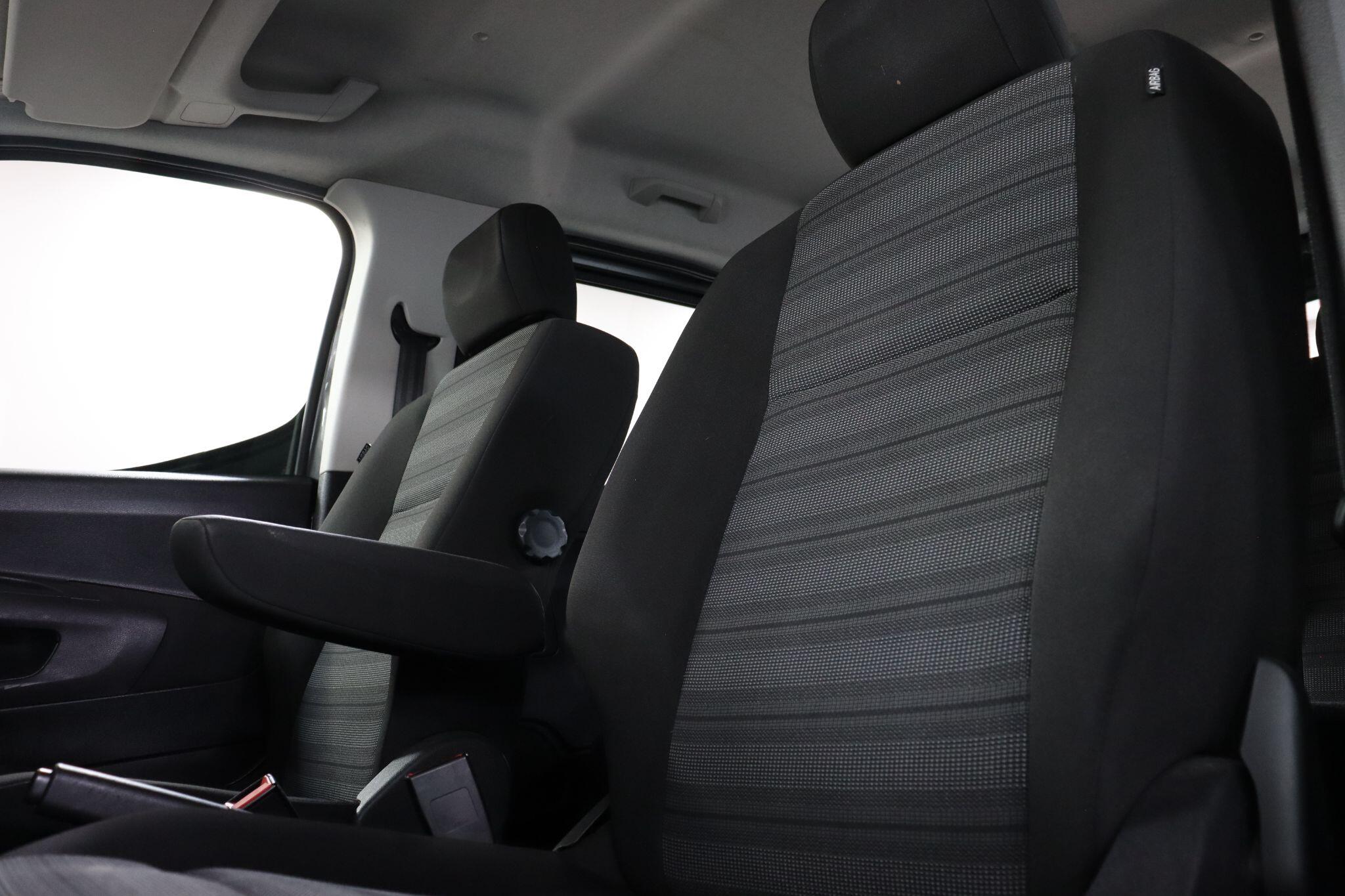 Vauxhall Combo Life view 35