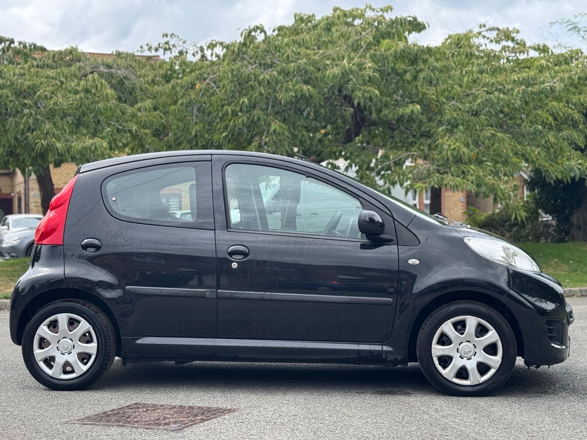 2011 Peugeot 107 image 12