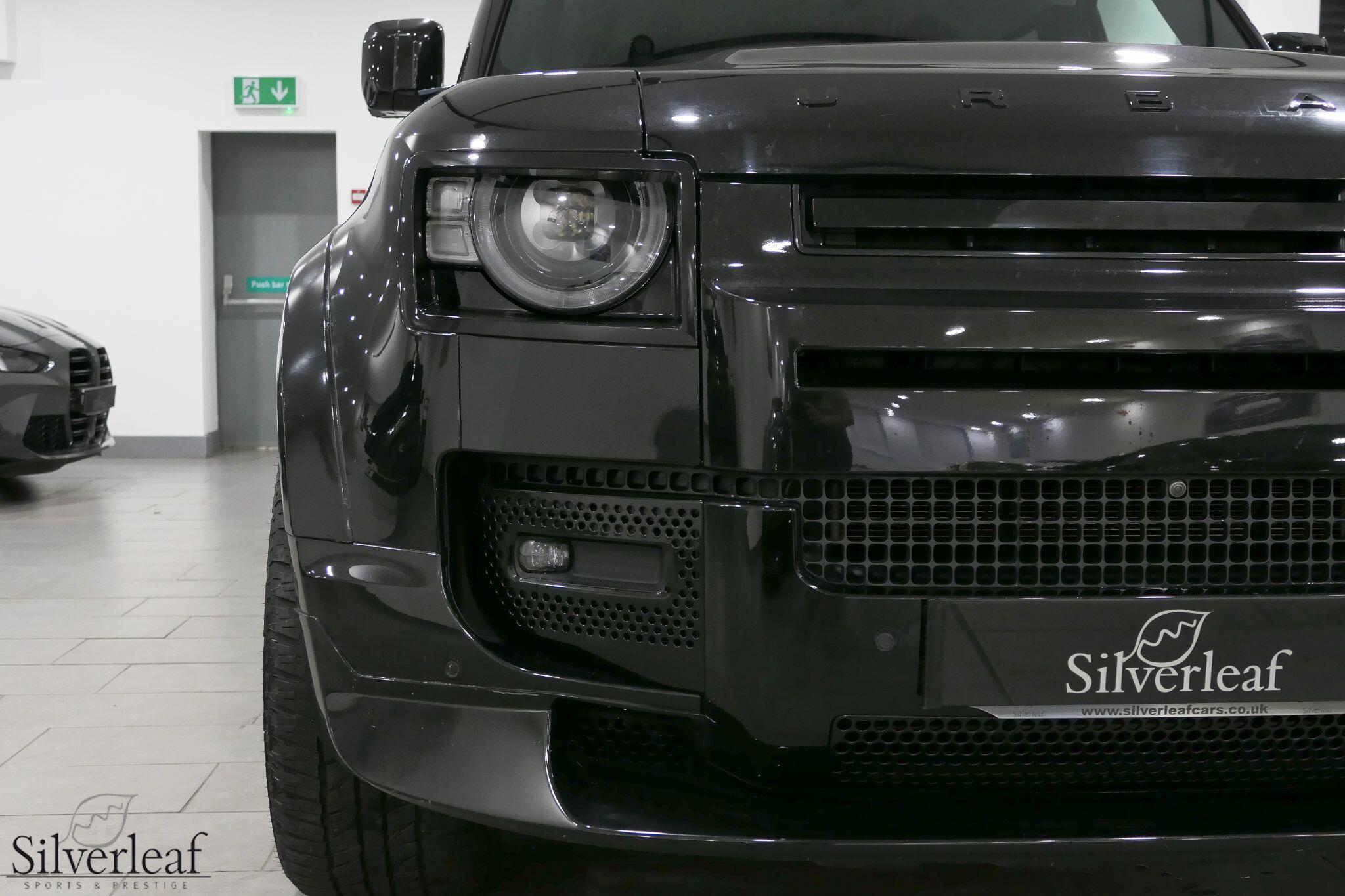 Land Rover Defender view 33