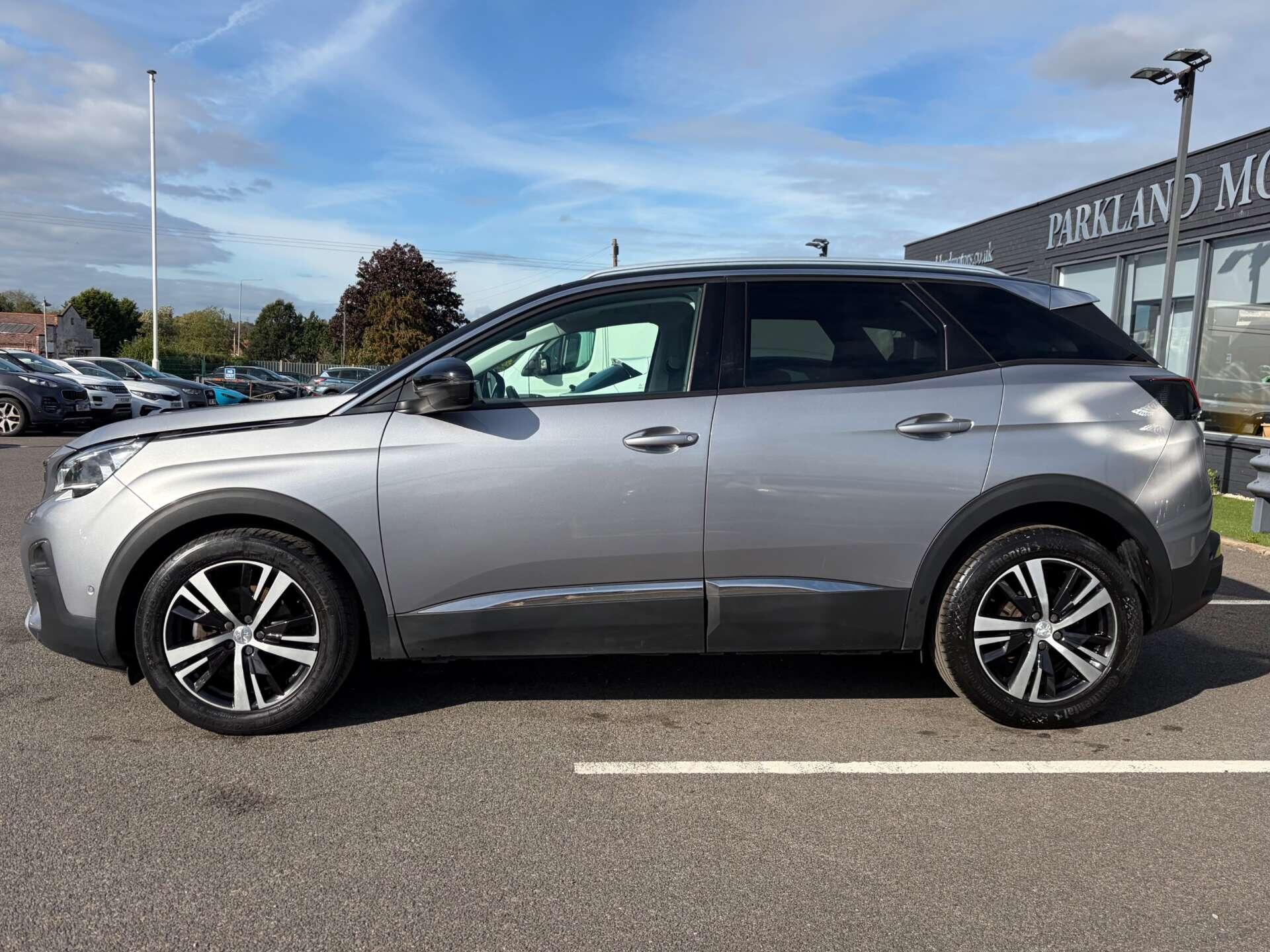 Peugeot 3008 view 5