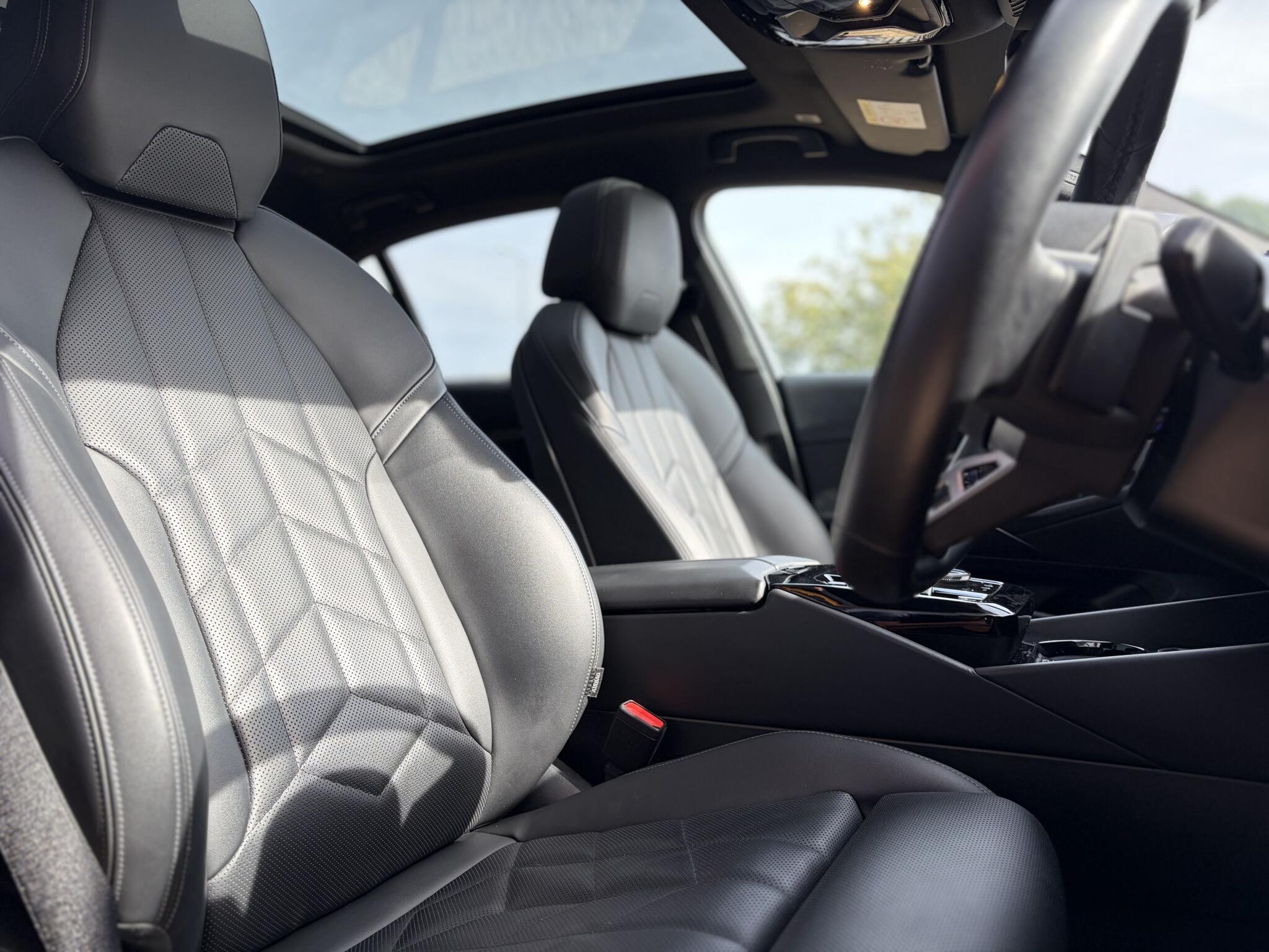 BMW 5 Series view 19