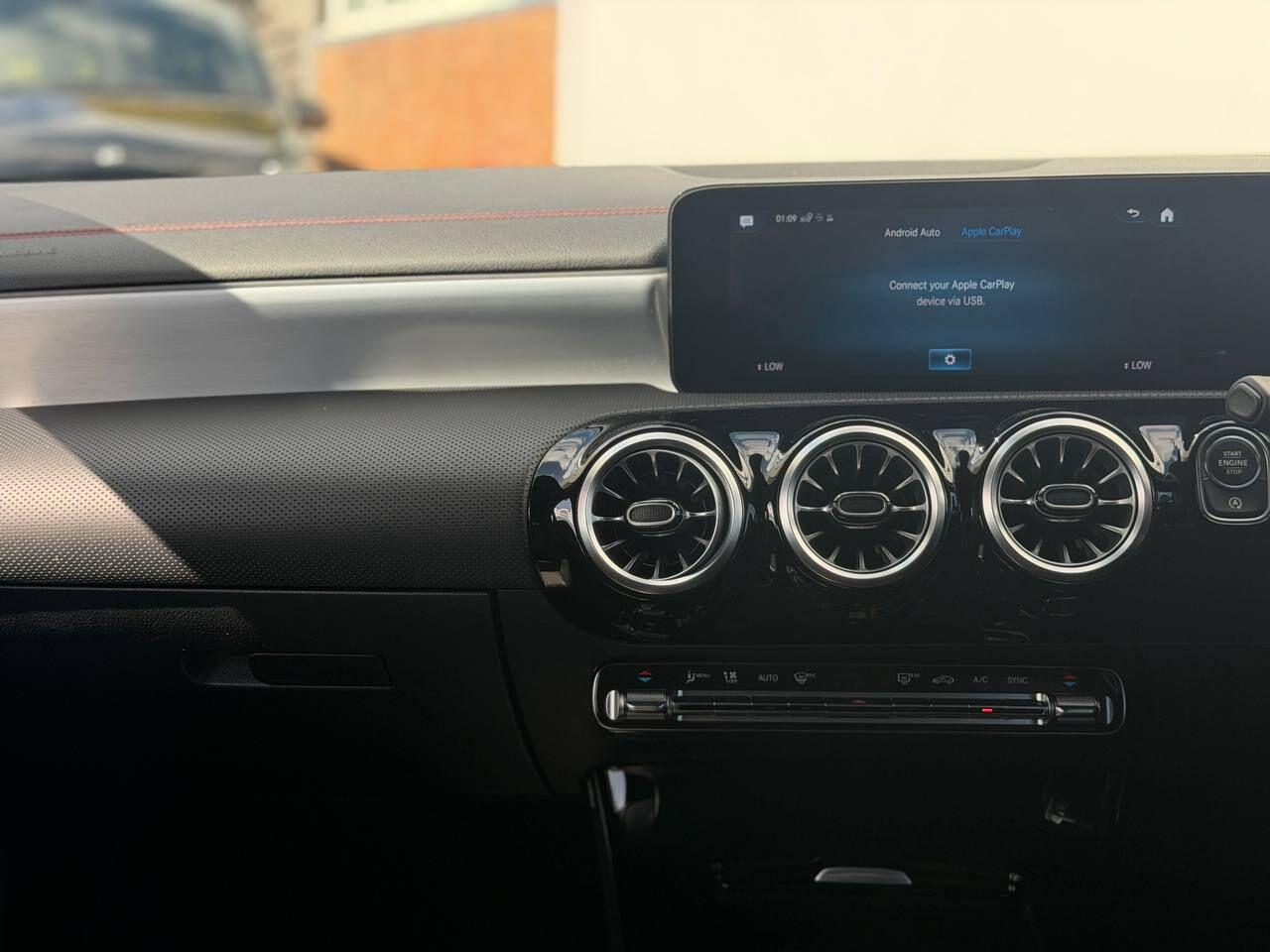 Mercedes-Benz Cla view 24