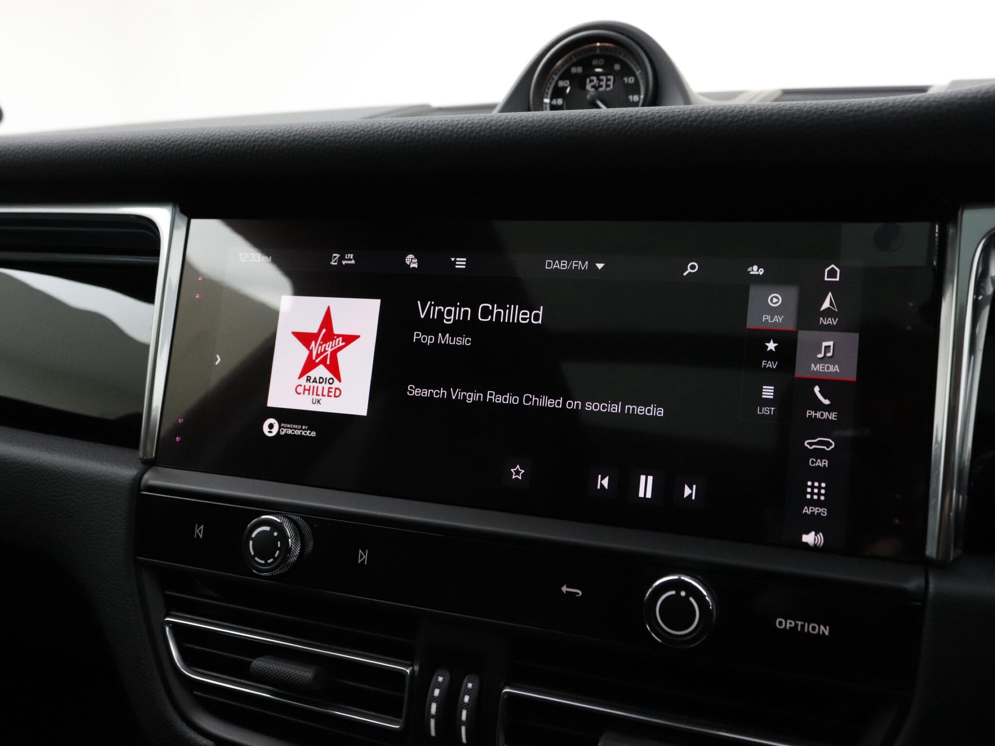 Porsche Macan view 37