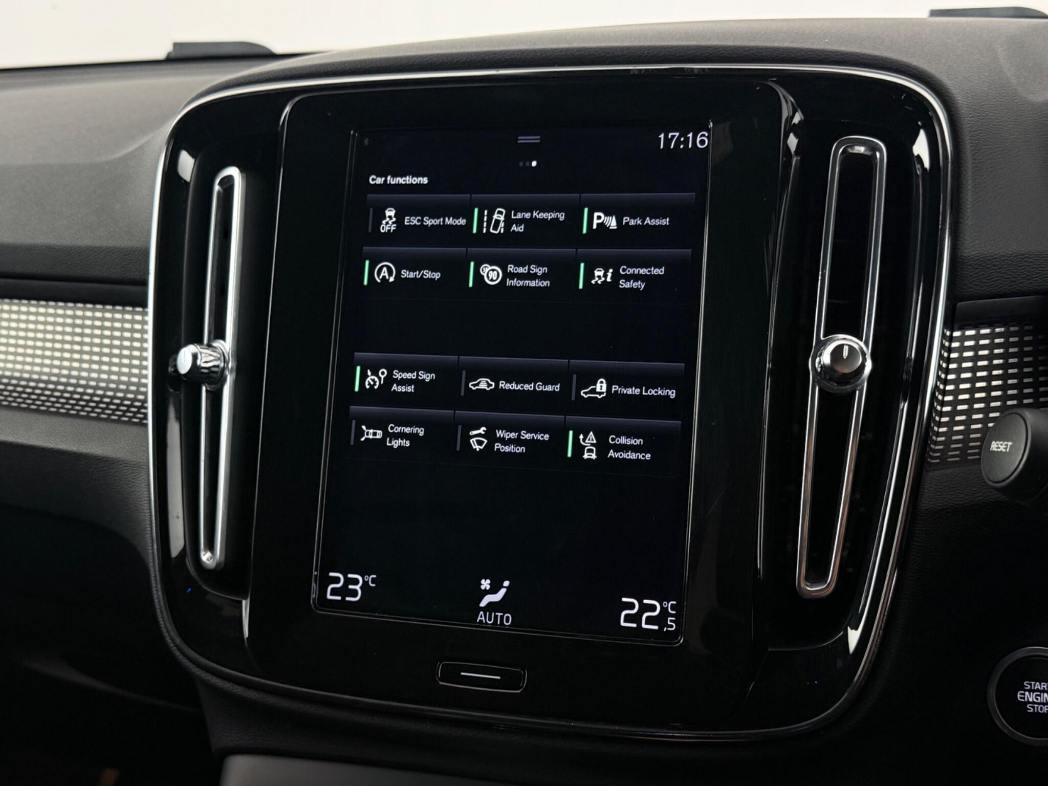 Volvo XC40 view 25