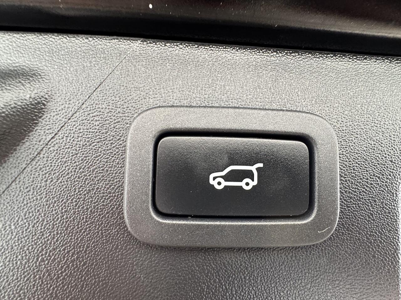 Land Rover Discovery Sport view 28