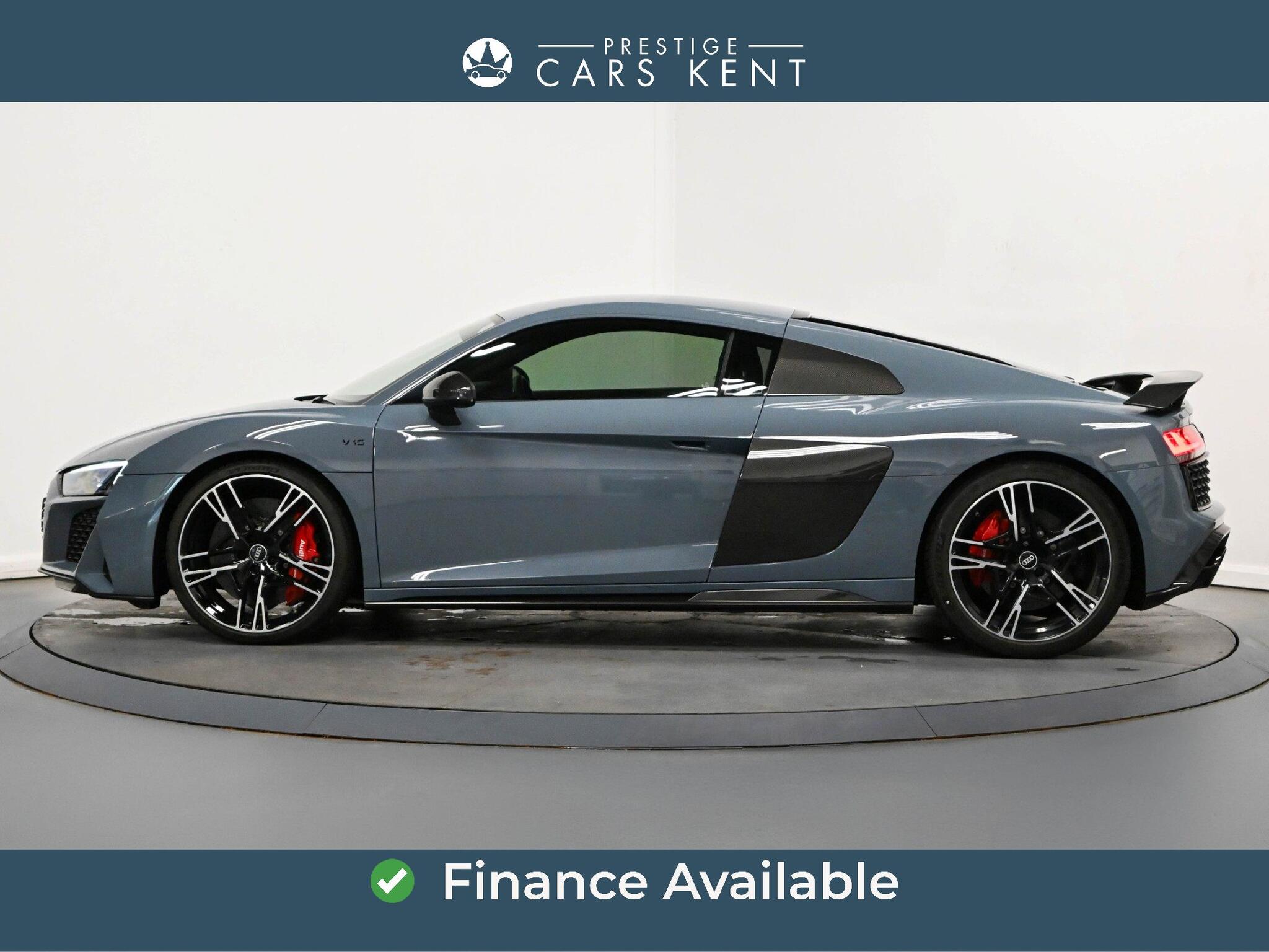 Audi R8 view 4