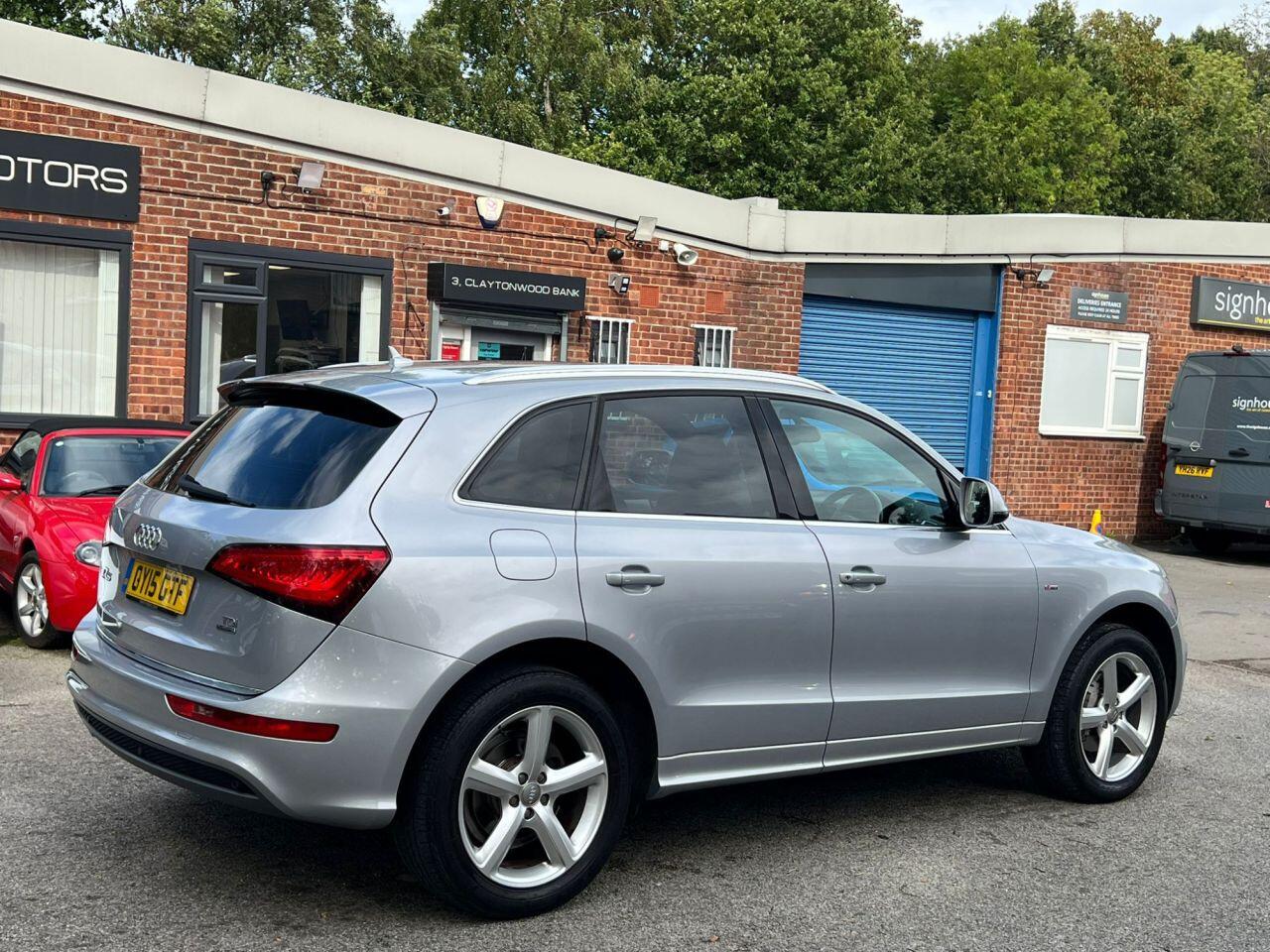 Audi Q5 view 4