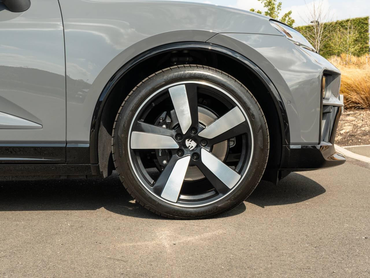 Porsche Macan view 12