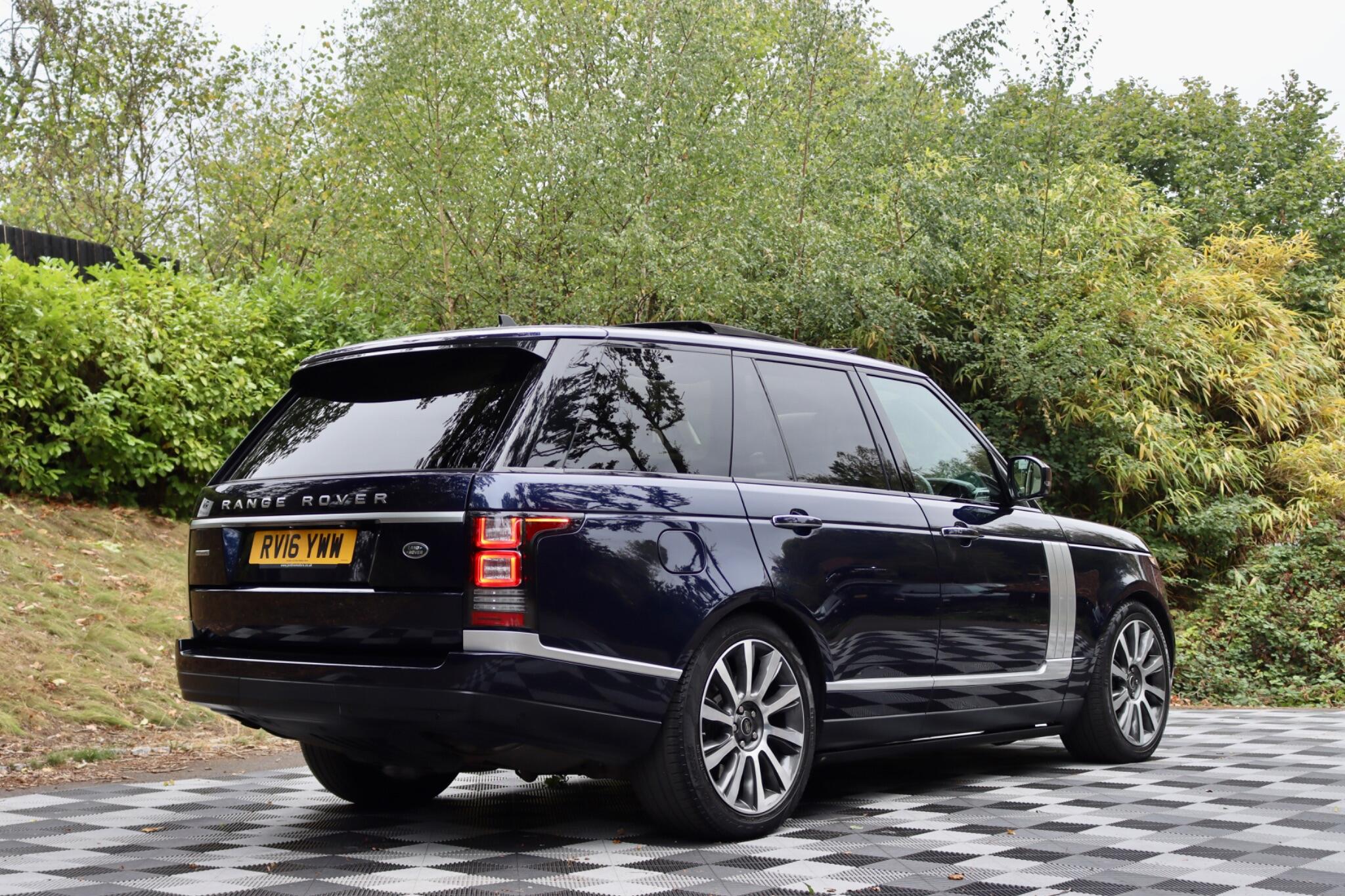Land Rover Range Rover view 32