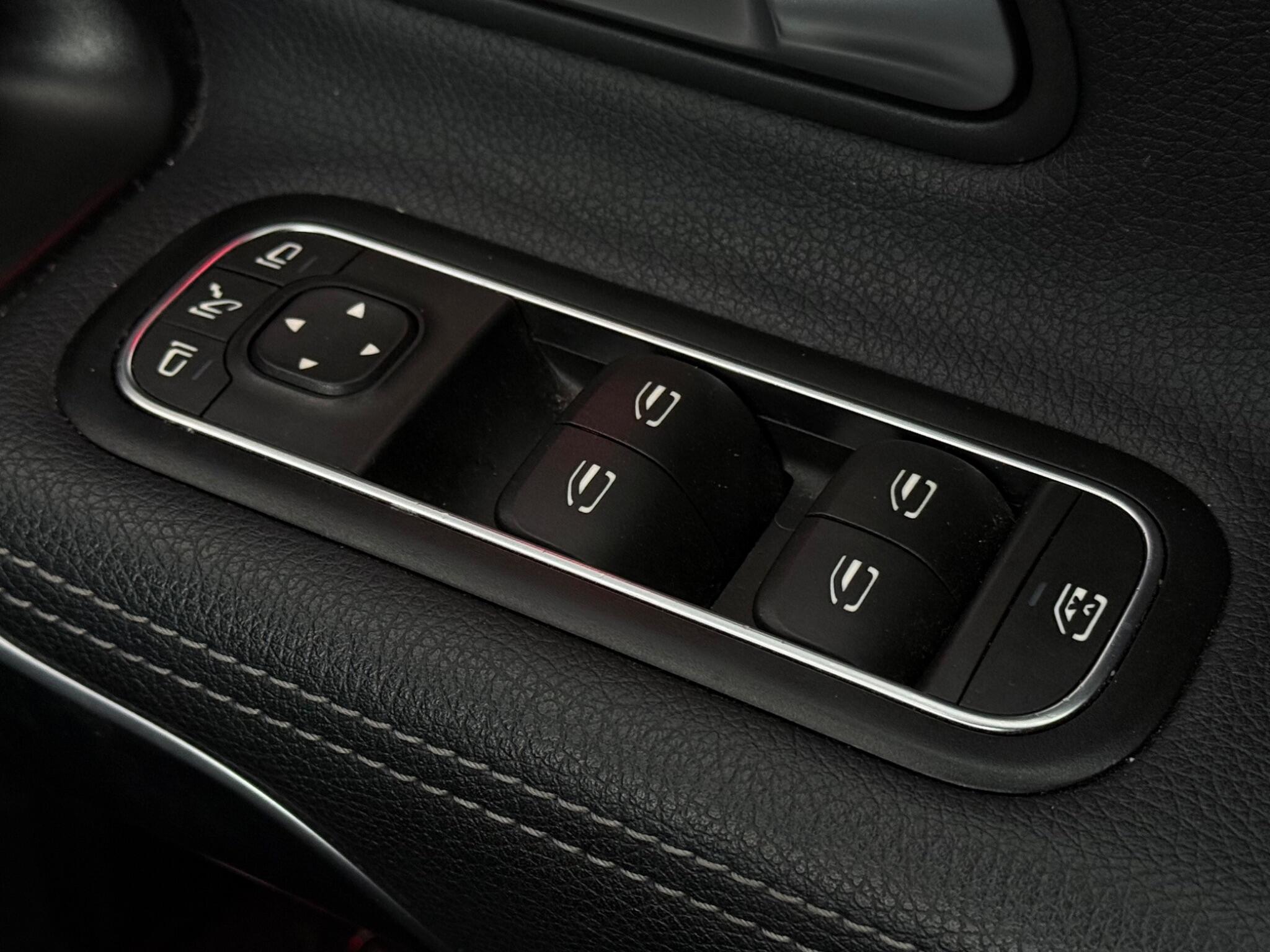 Mercedes-Benz Cla view 28