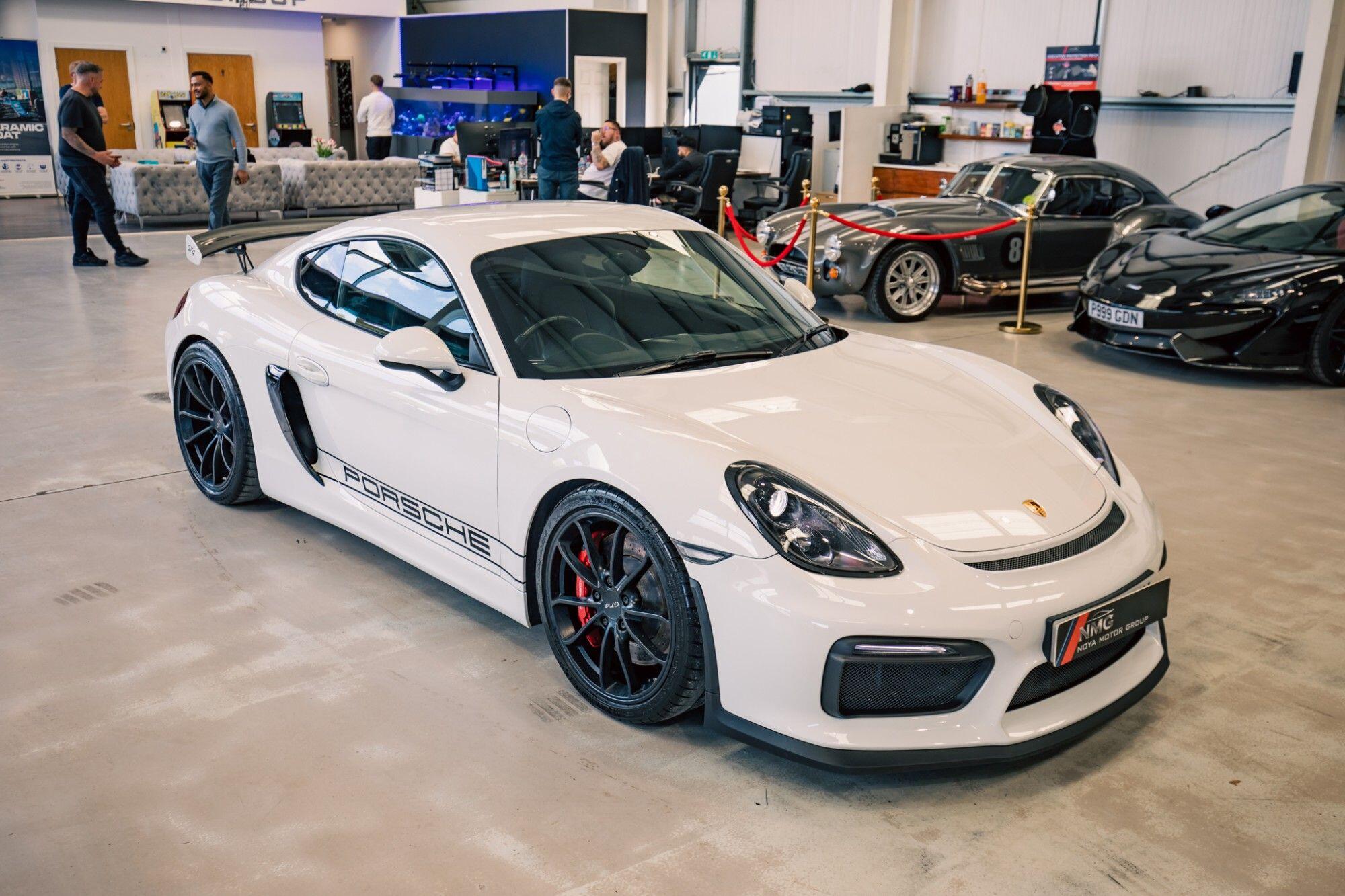 Porsche Cayman view 32