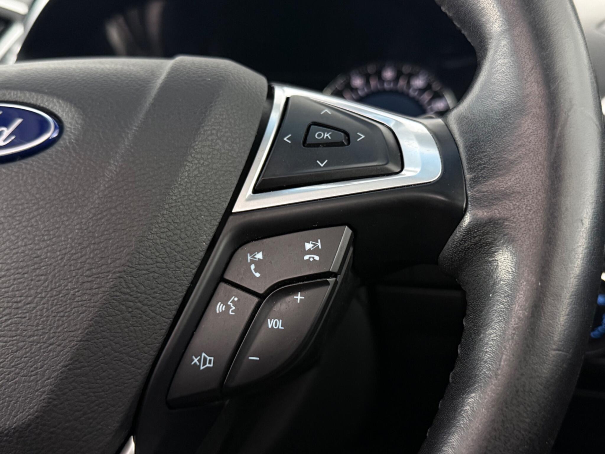 Ford Edge view 16
