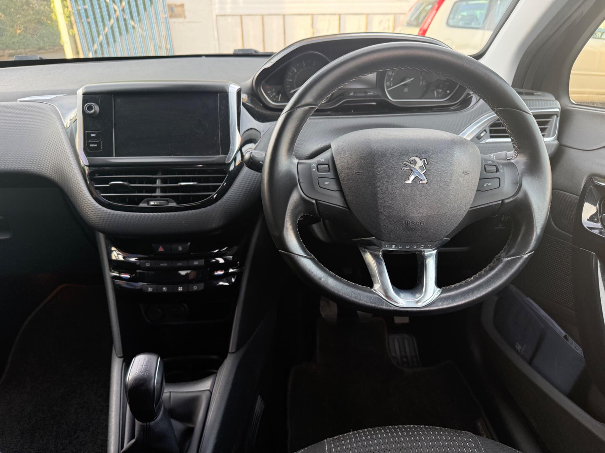 Peugeot 208 view 22