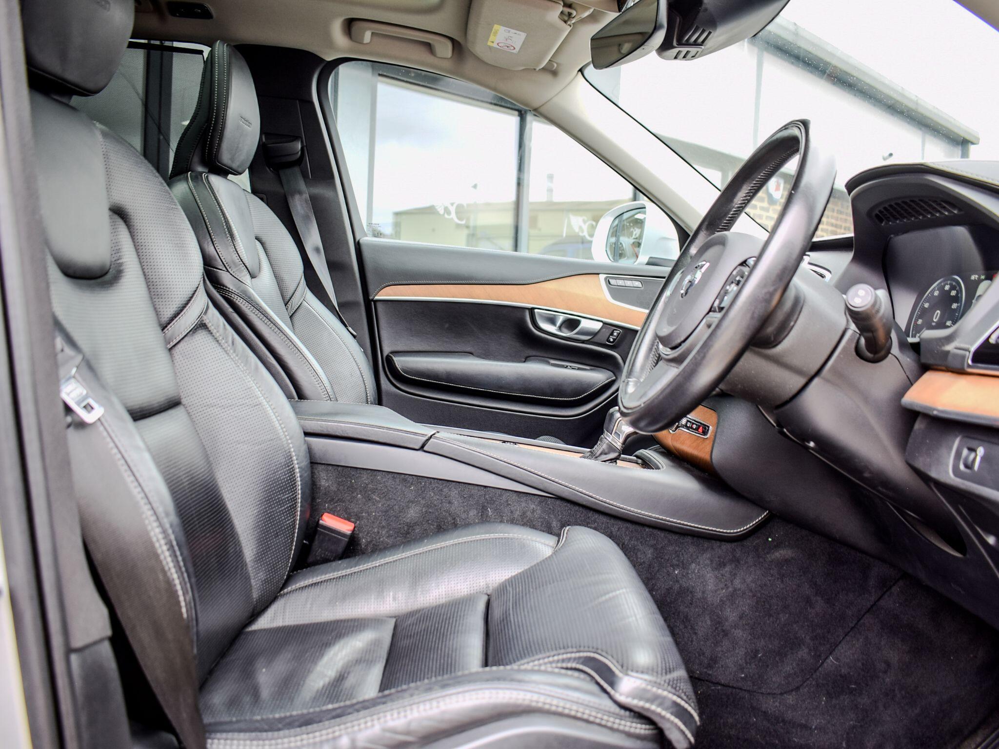 Volvo XC90 view 7