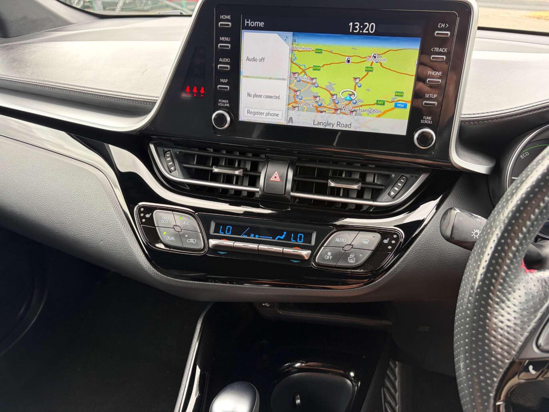 Toyota C-HR view 42