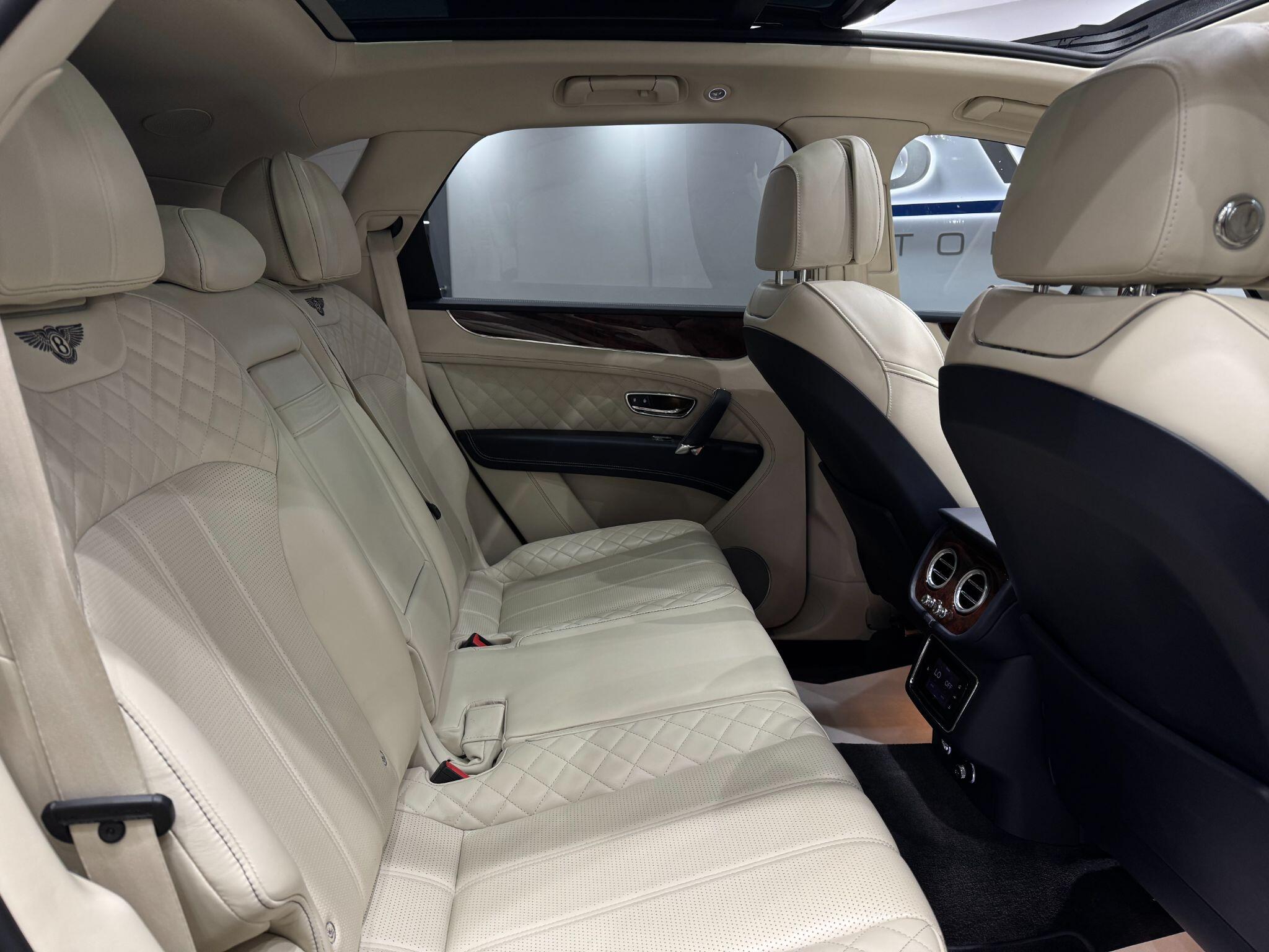 Bentley Bentayga view 64
