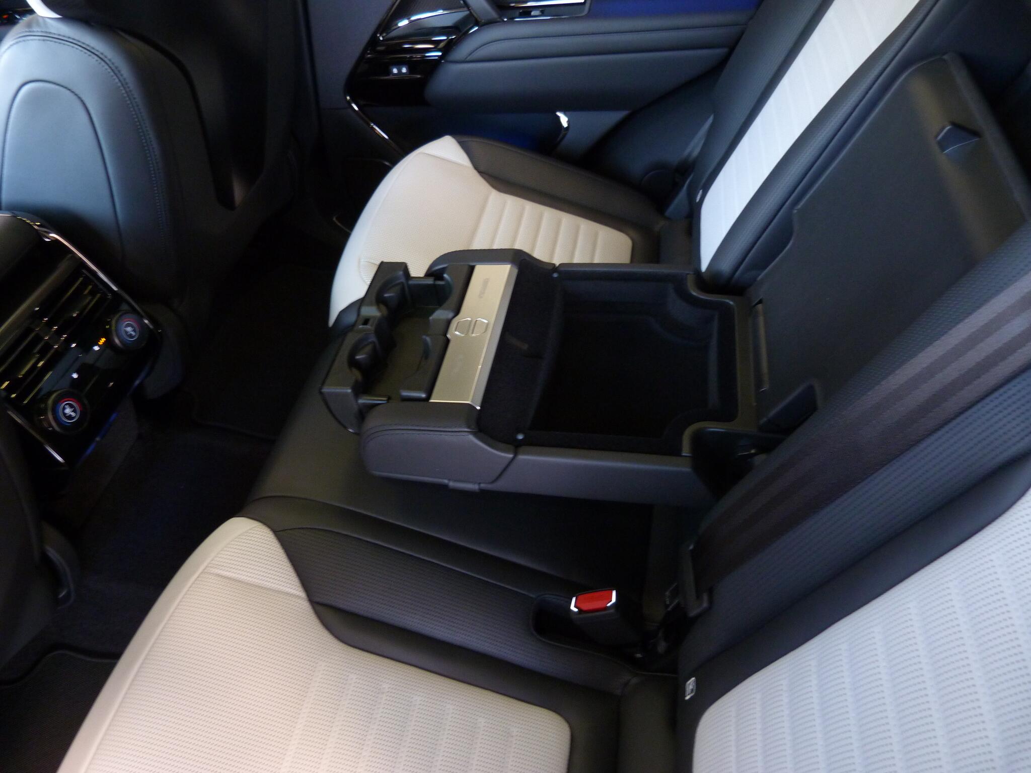 Land Rover Range Rover Sport view 31