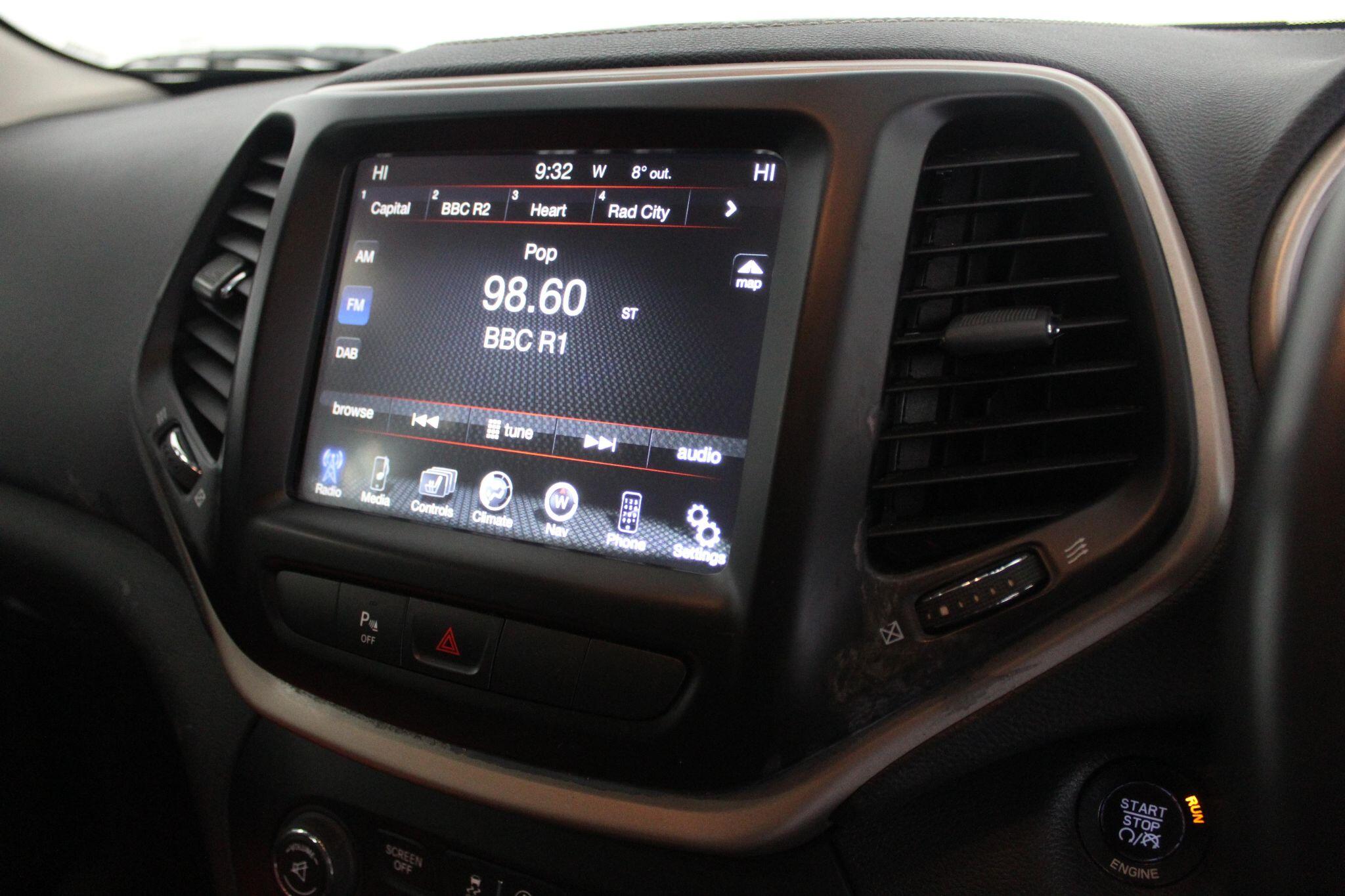 Jeep Cherokee view 35