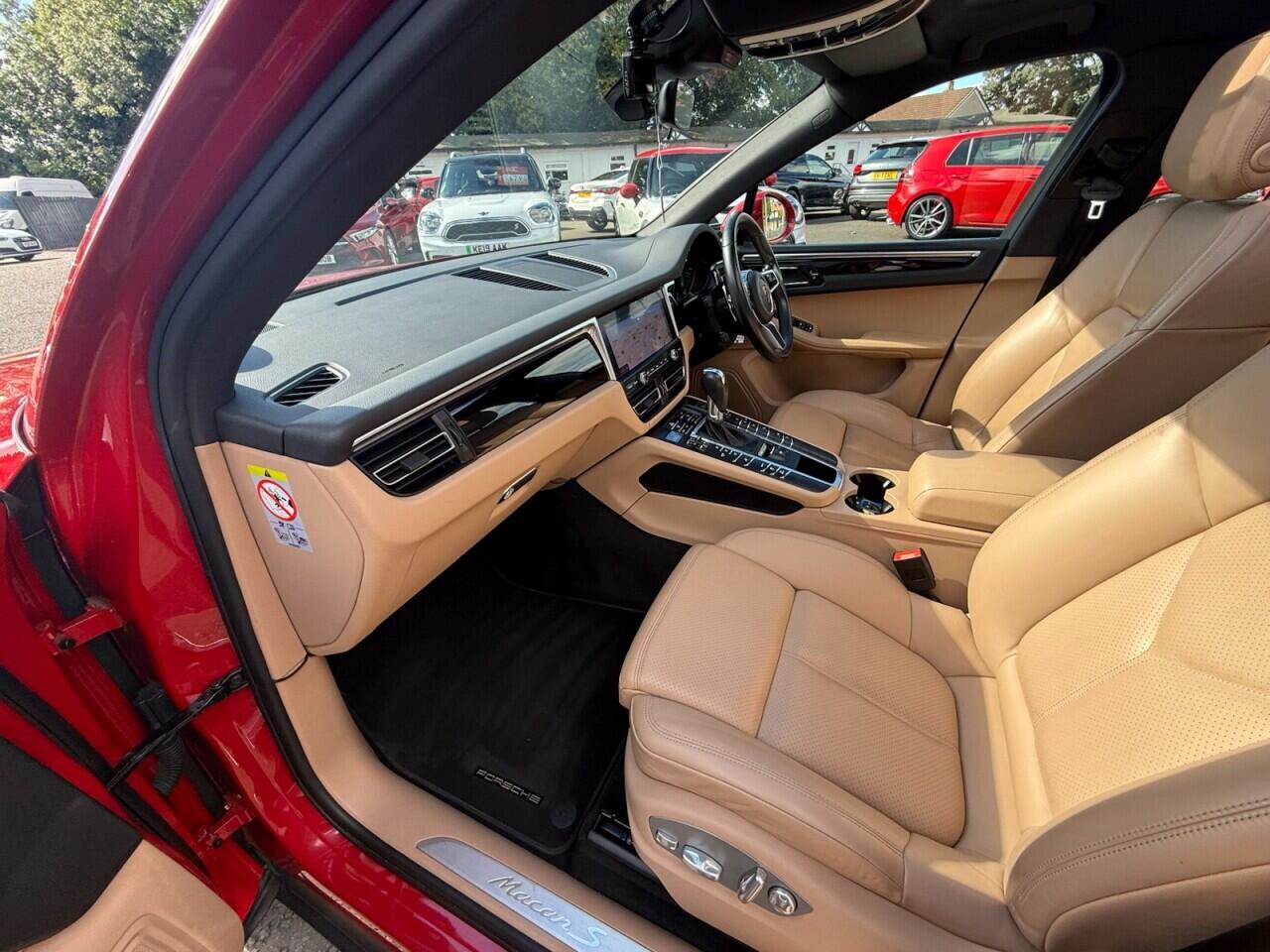 Porsche Macan view 37