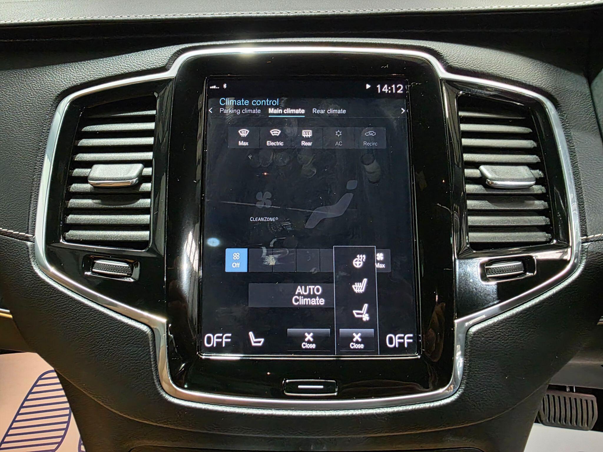 Volvo XC90 view 9