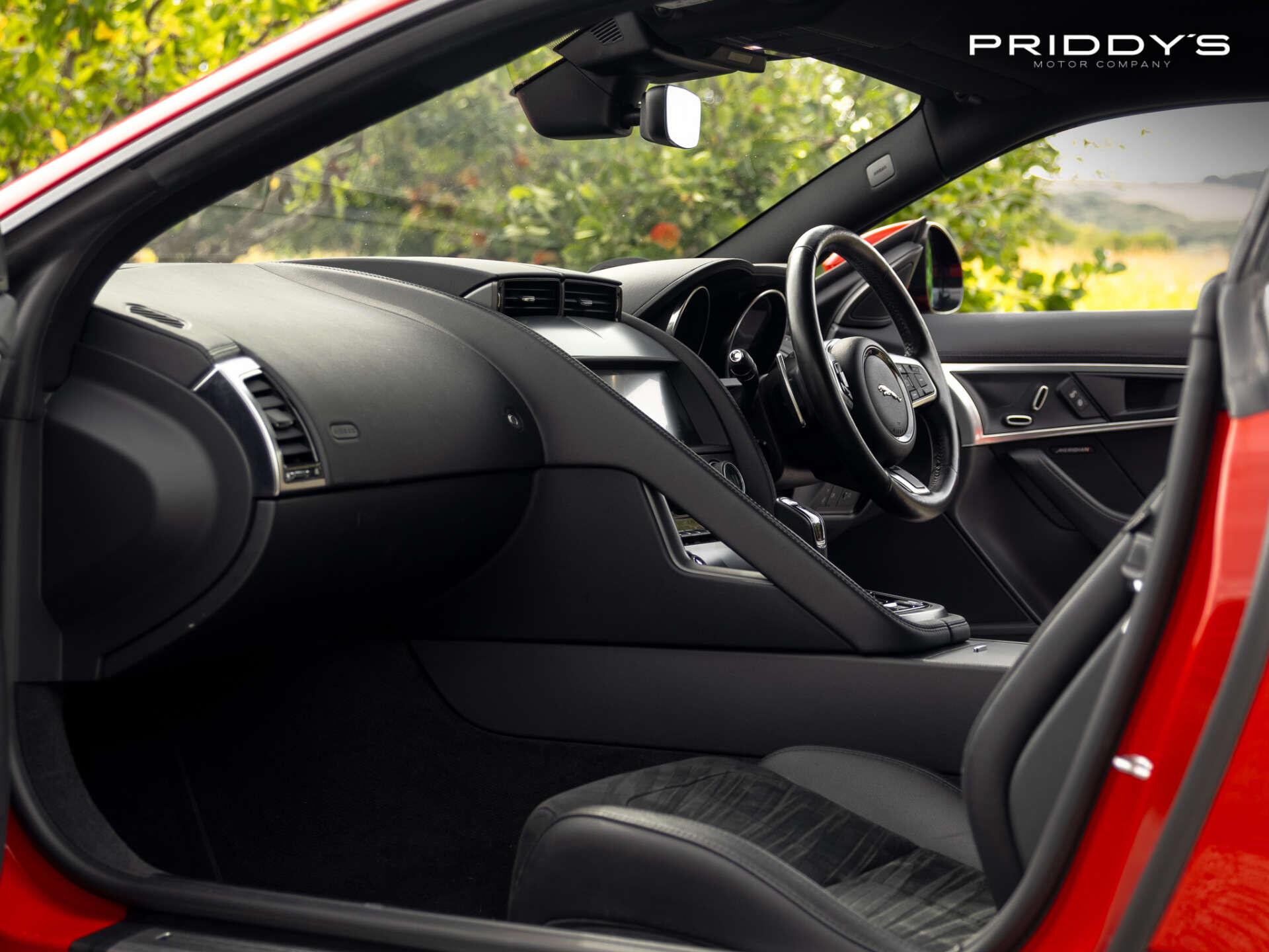 Jaguar F-Type view 16
