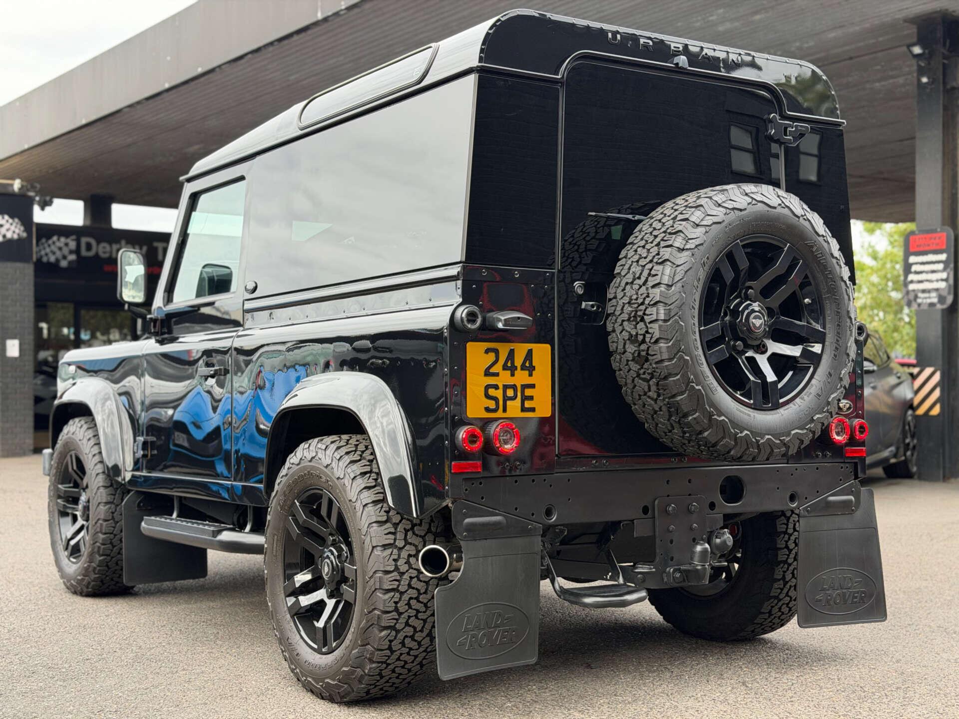 Land Rover Defender view 4