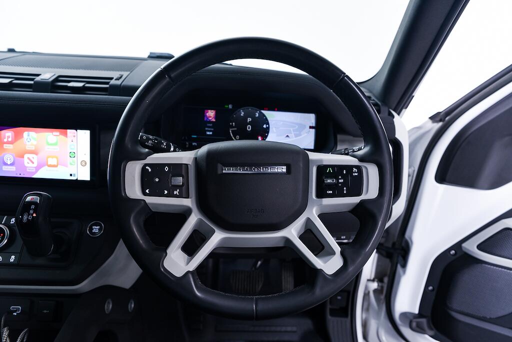 Land Rover Defender view 24