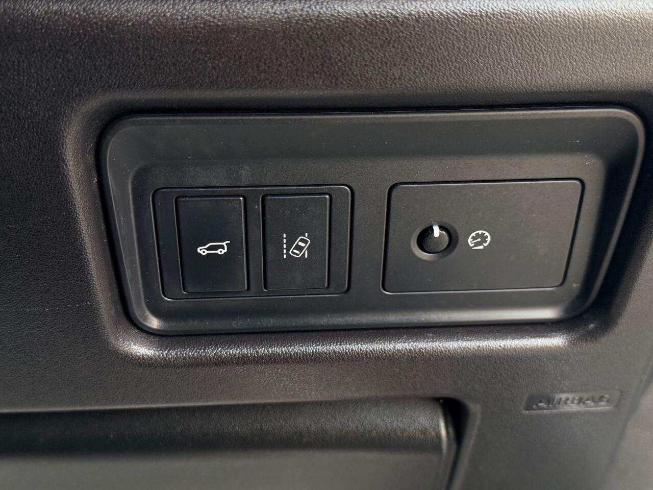 Land Rover Discovery Sport view 35