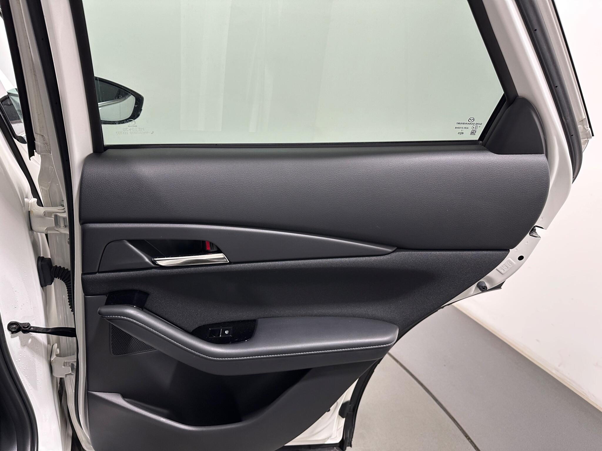 Mazda CX-30 view 44