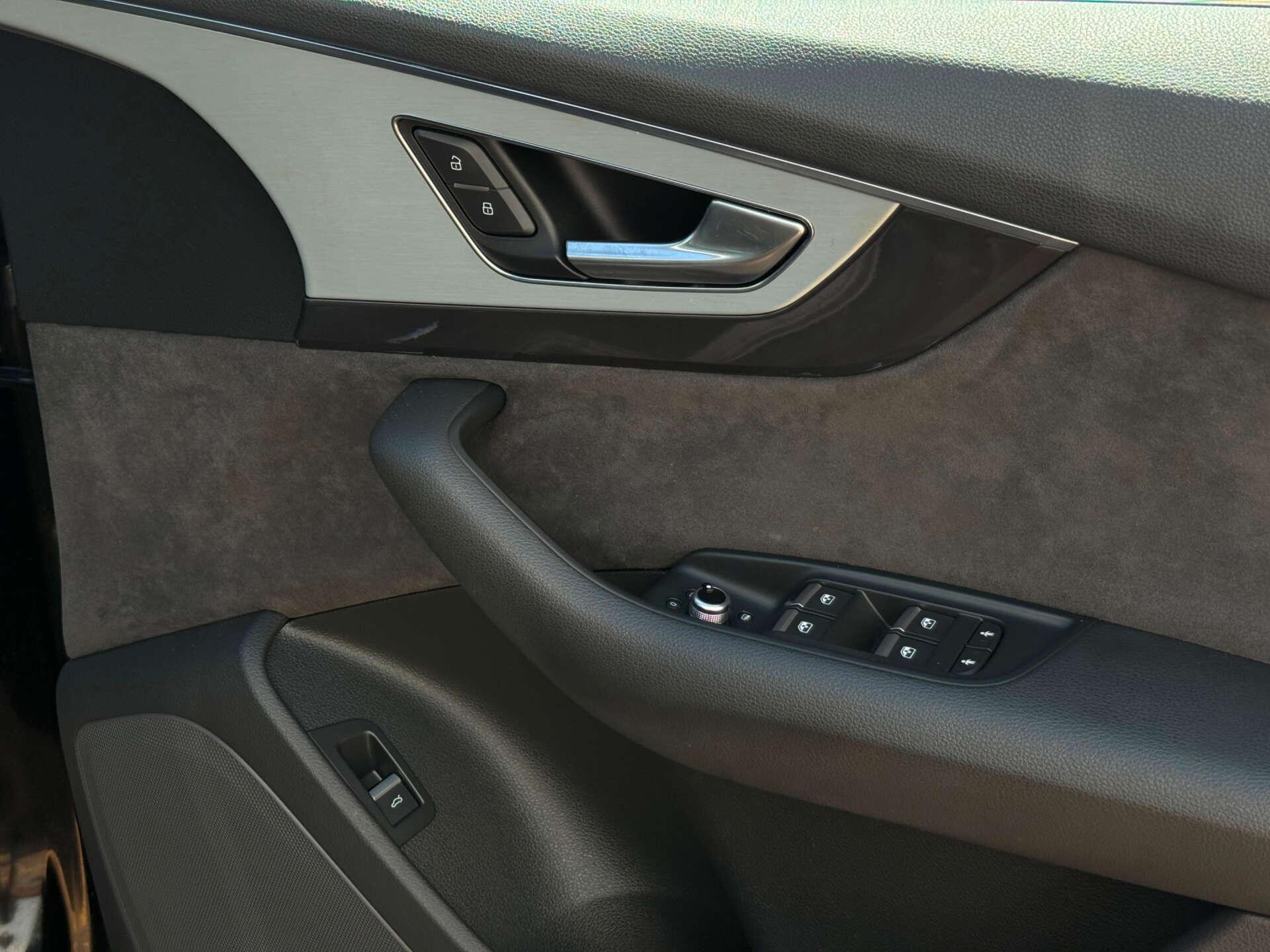 Audi Q7 view 20