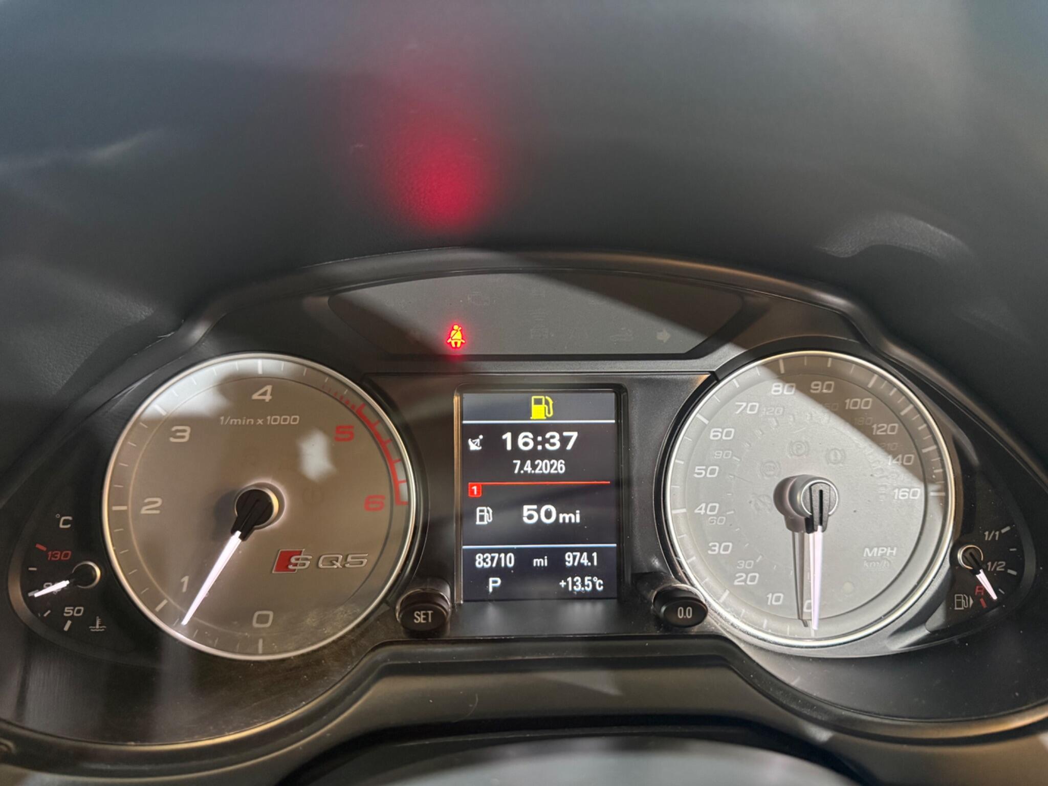 Audi SQ5 view 23