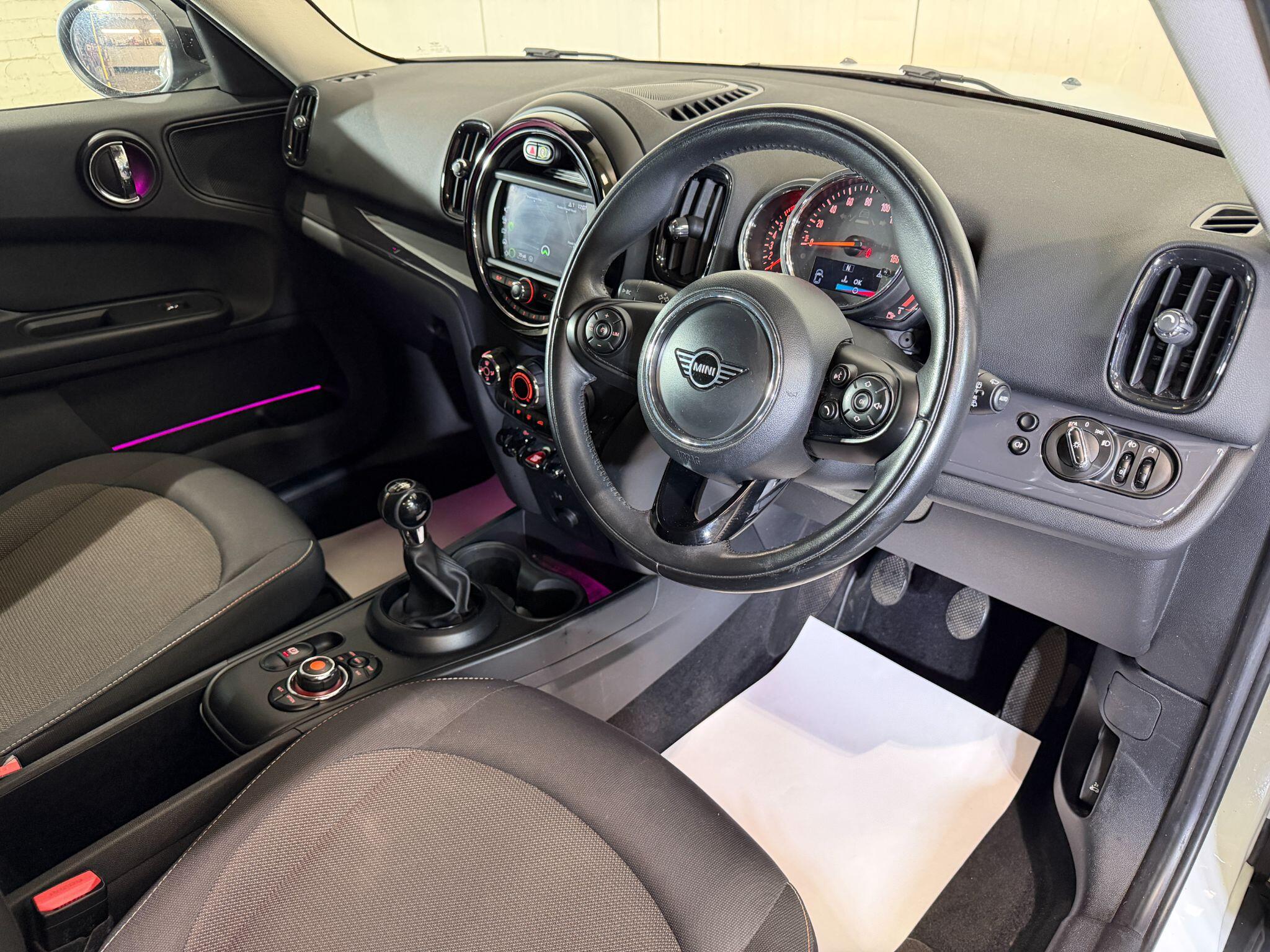 Mini Countryman view 18