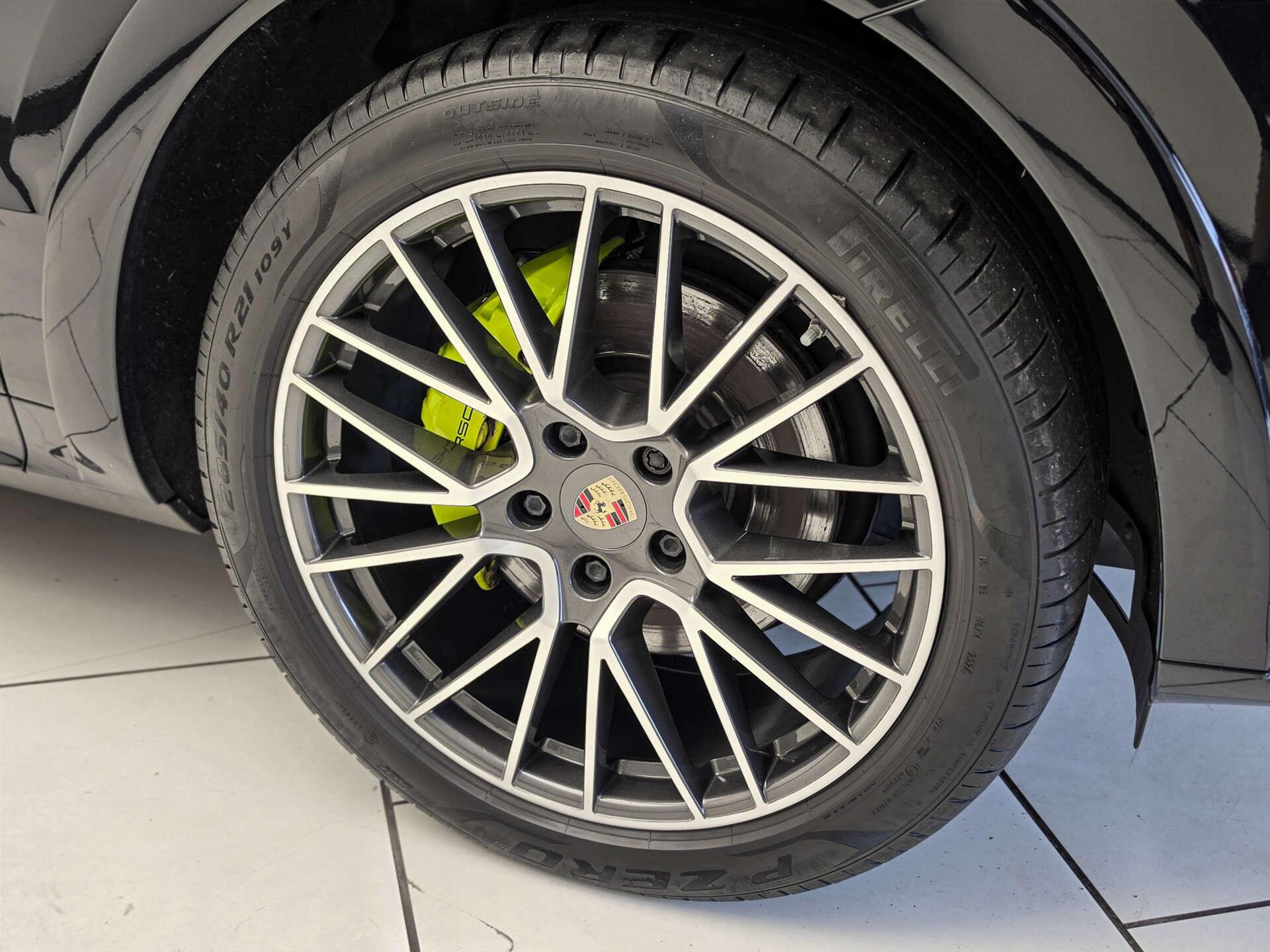 Porsche Cayenne view 9