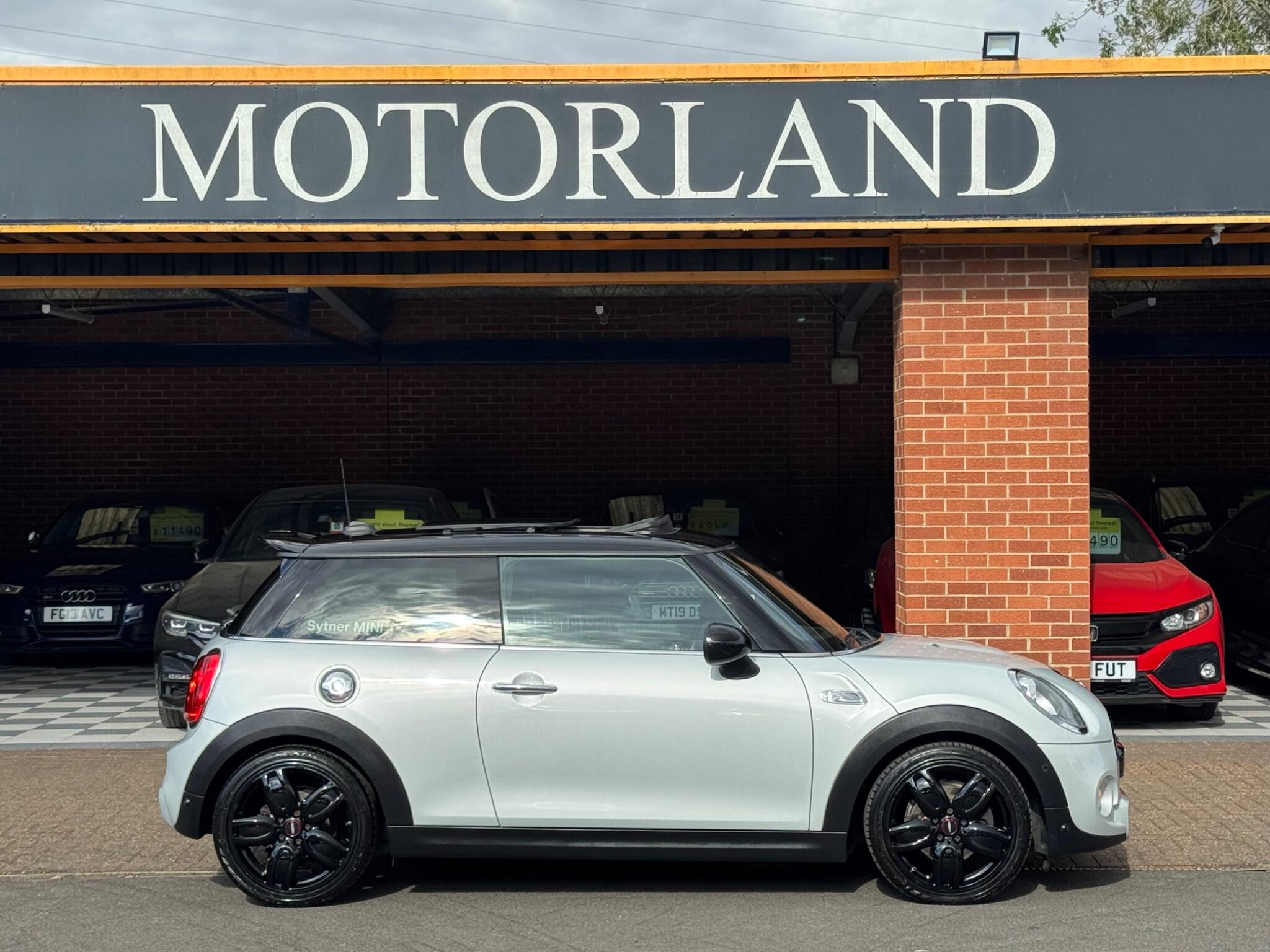 Mini Hatch view 5
