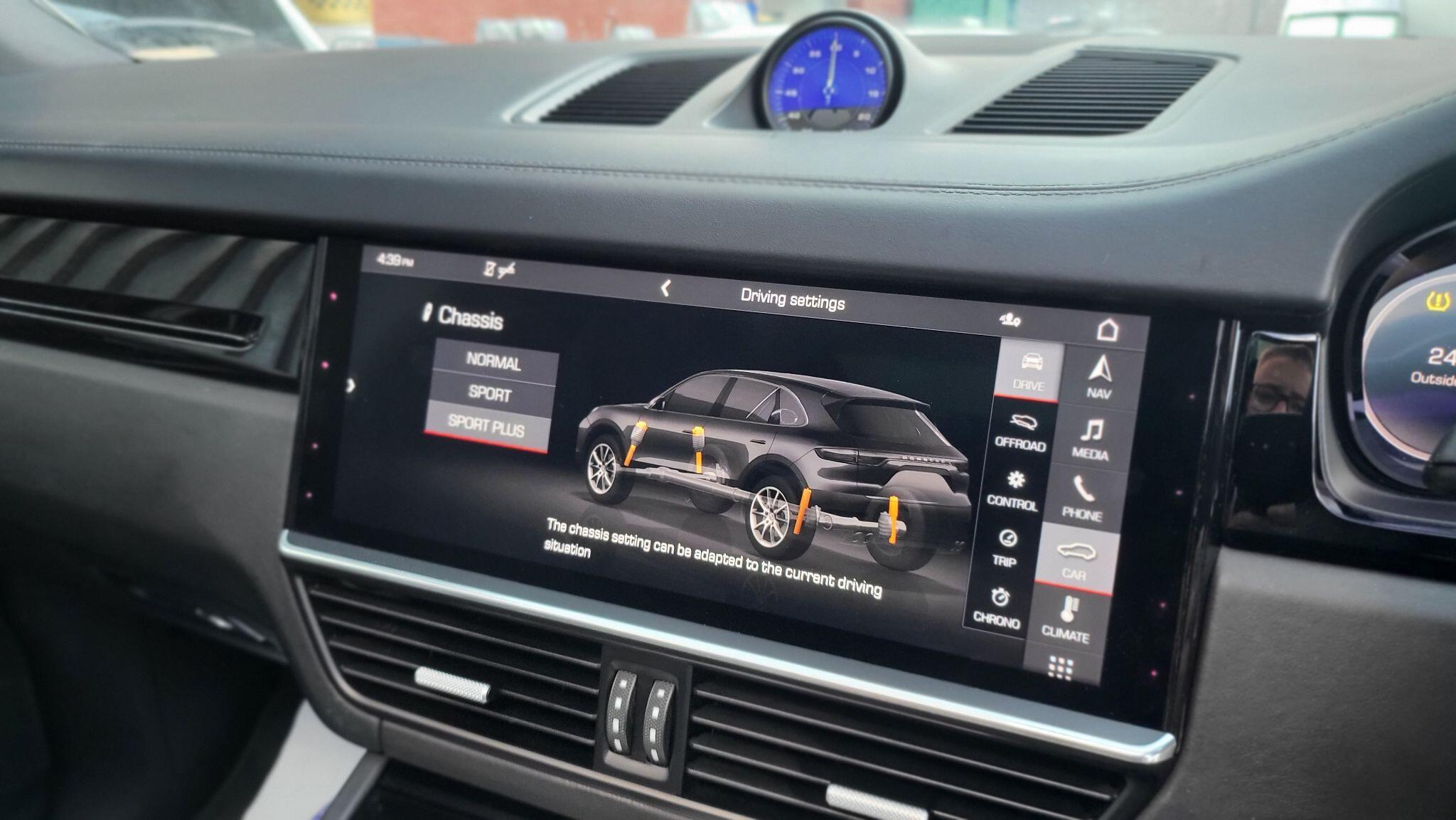 Porsche Cayenne view 31