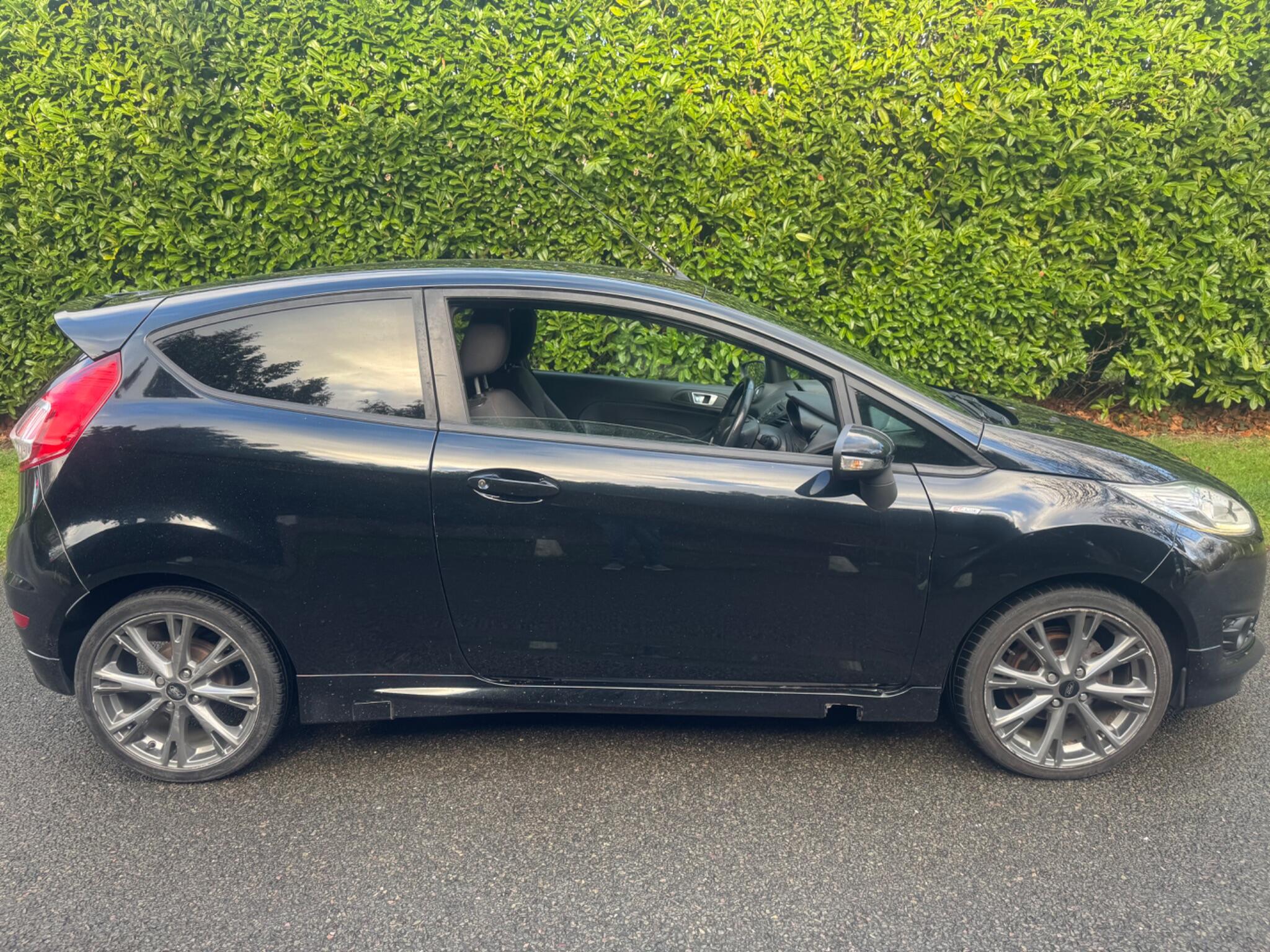 2016 Ford Fiesta image 23