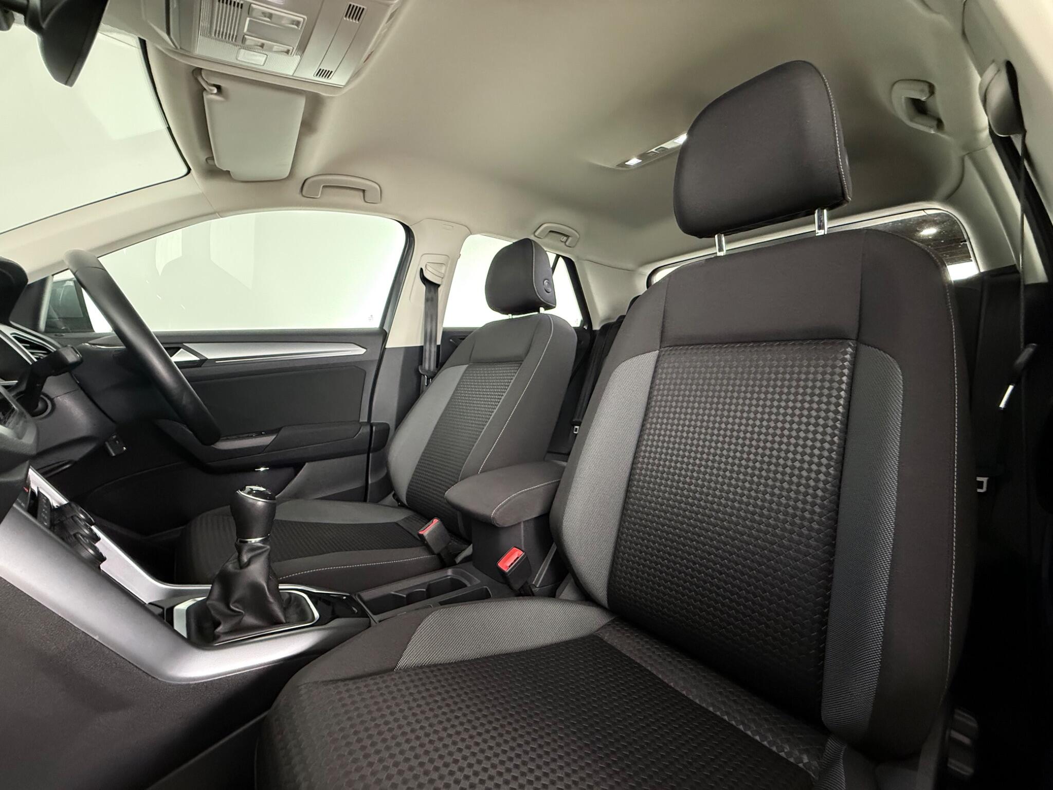 Volkswagen T-Roc view 32