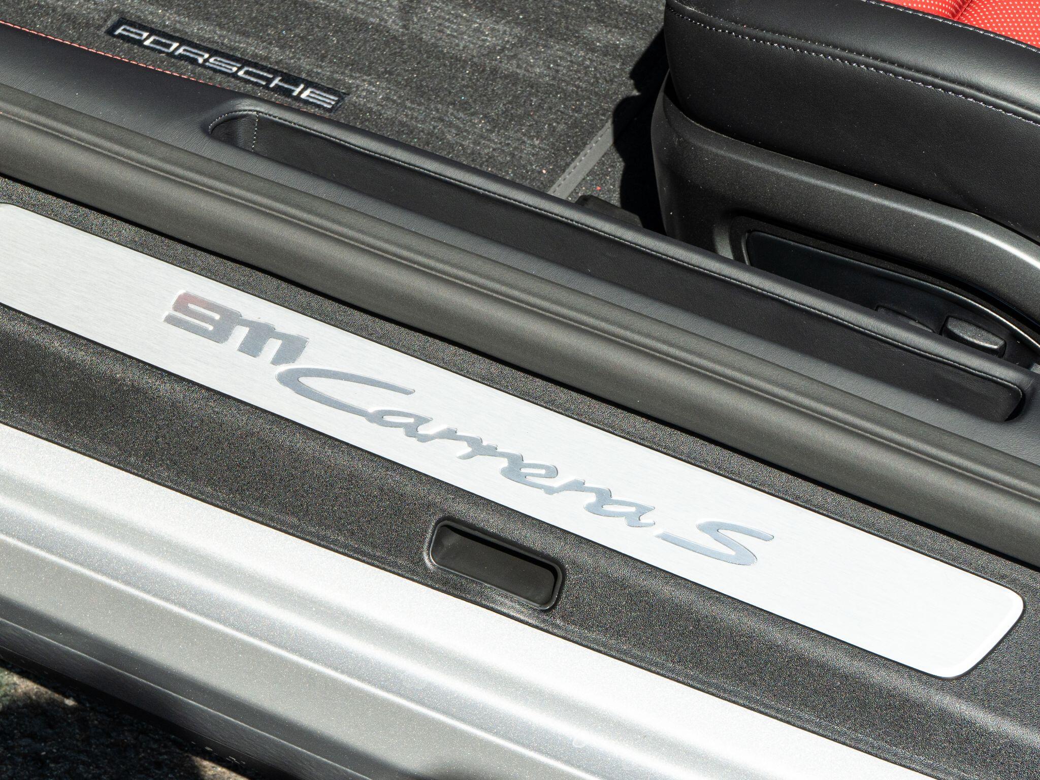 Porsche 911 view 49