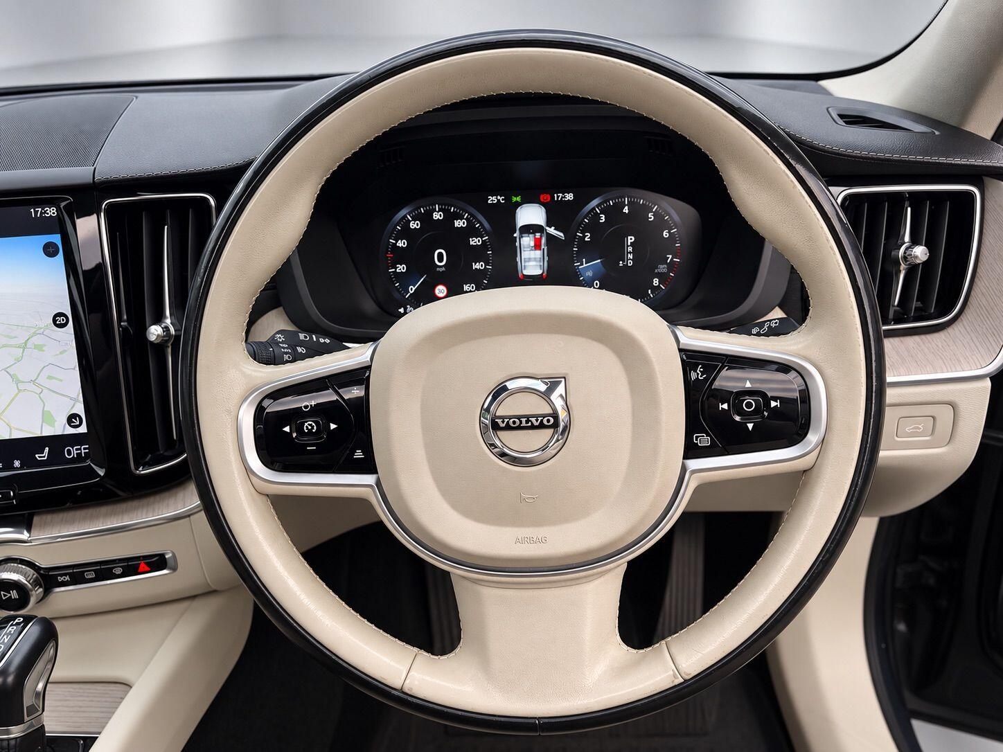 Volvo XC60 view 28