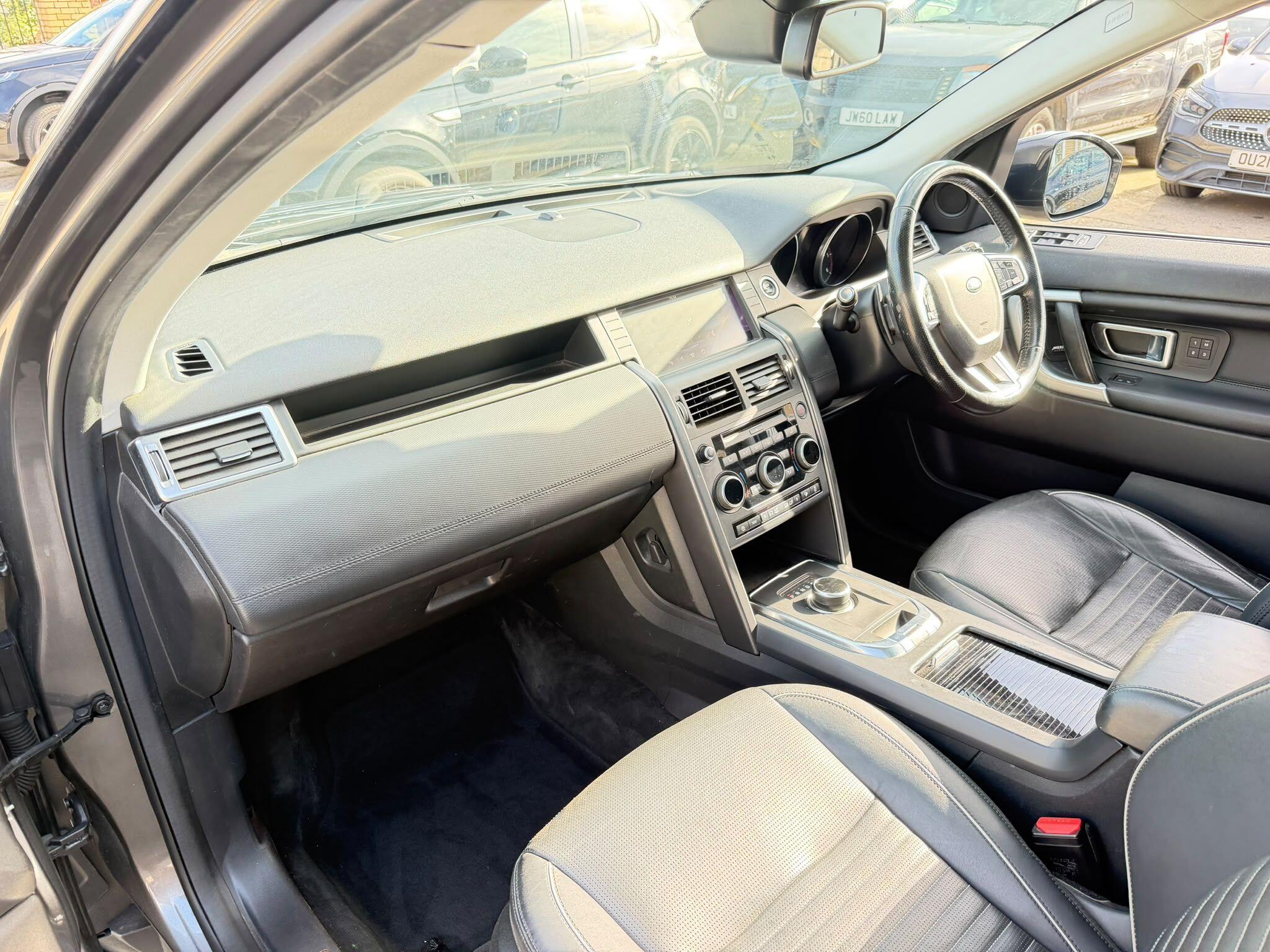 Land Rover Discovery Sport view 10