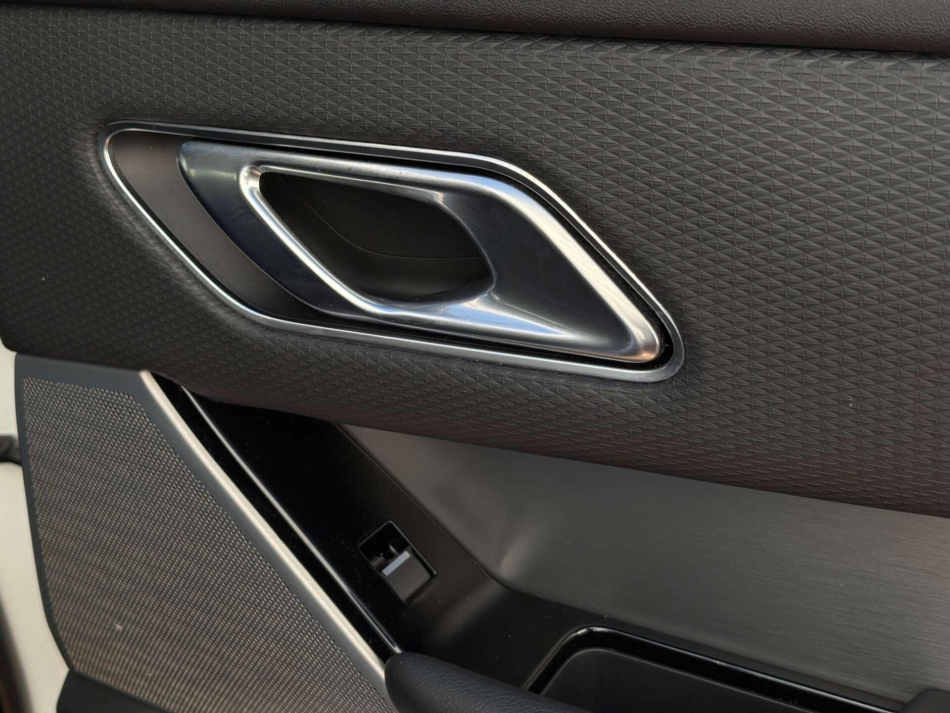 Land Rover Range Rover Velar view 32