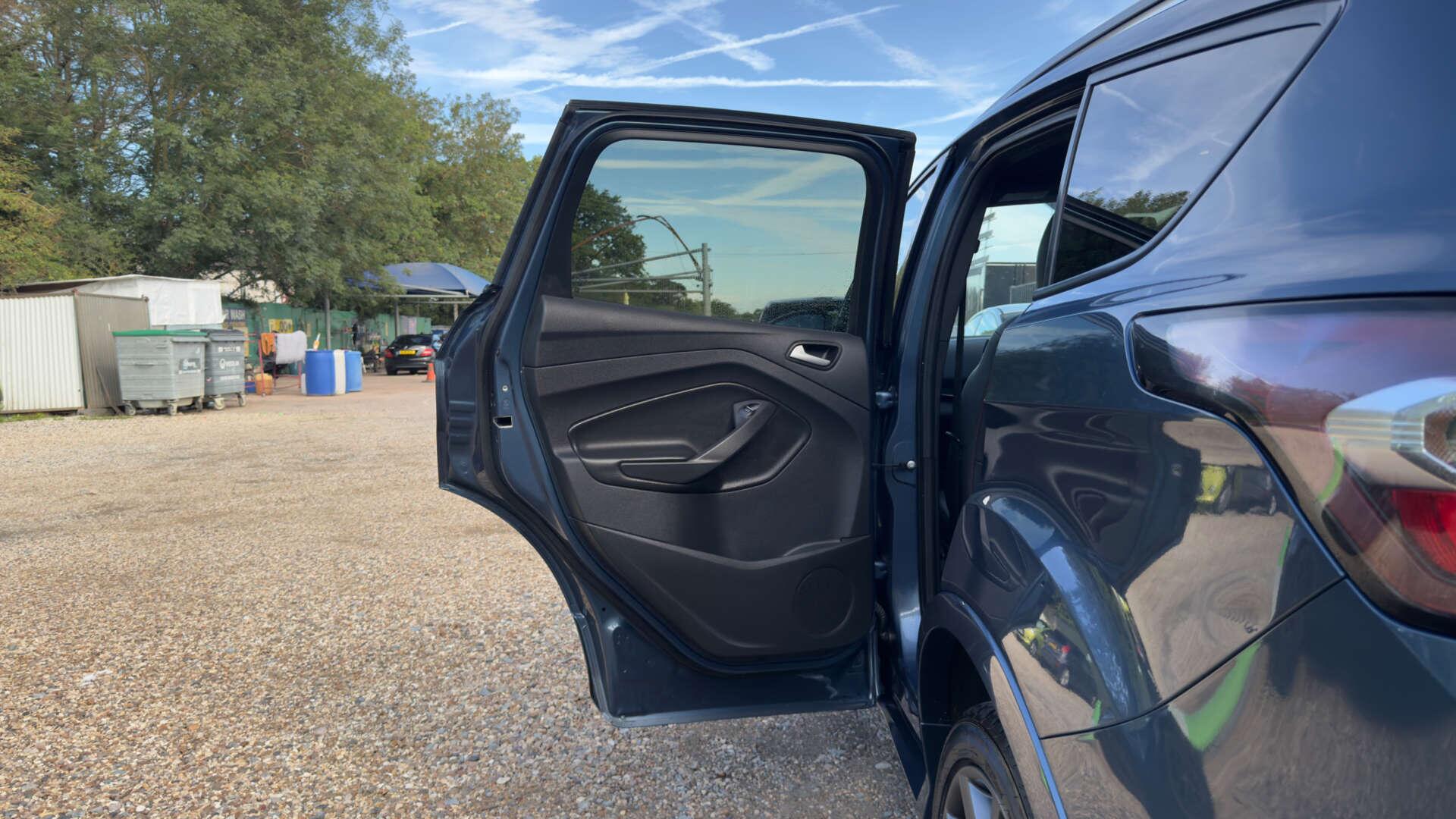 Ford Kuga view 45