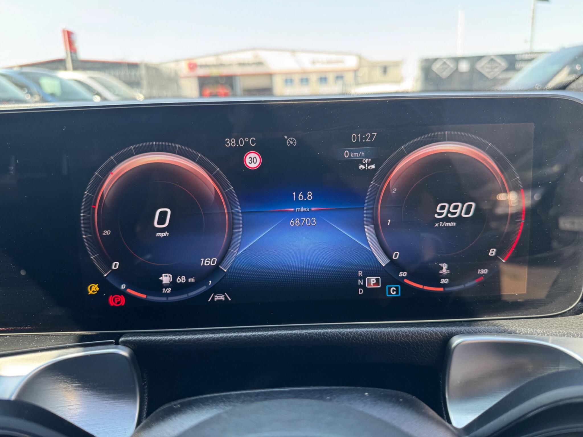 Mercedes-Benz GLB view 44