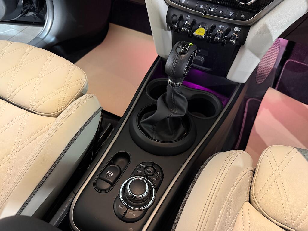 Mini Countryman view 24