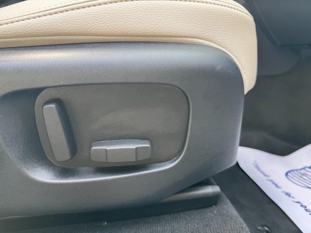 Land Rover Range Rover Velar view 20