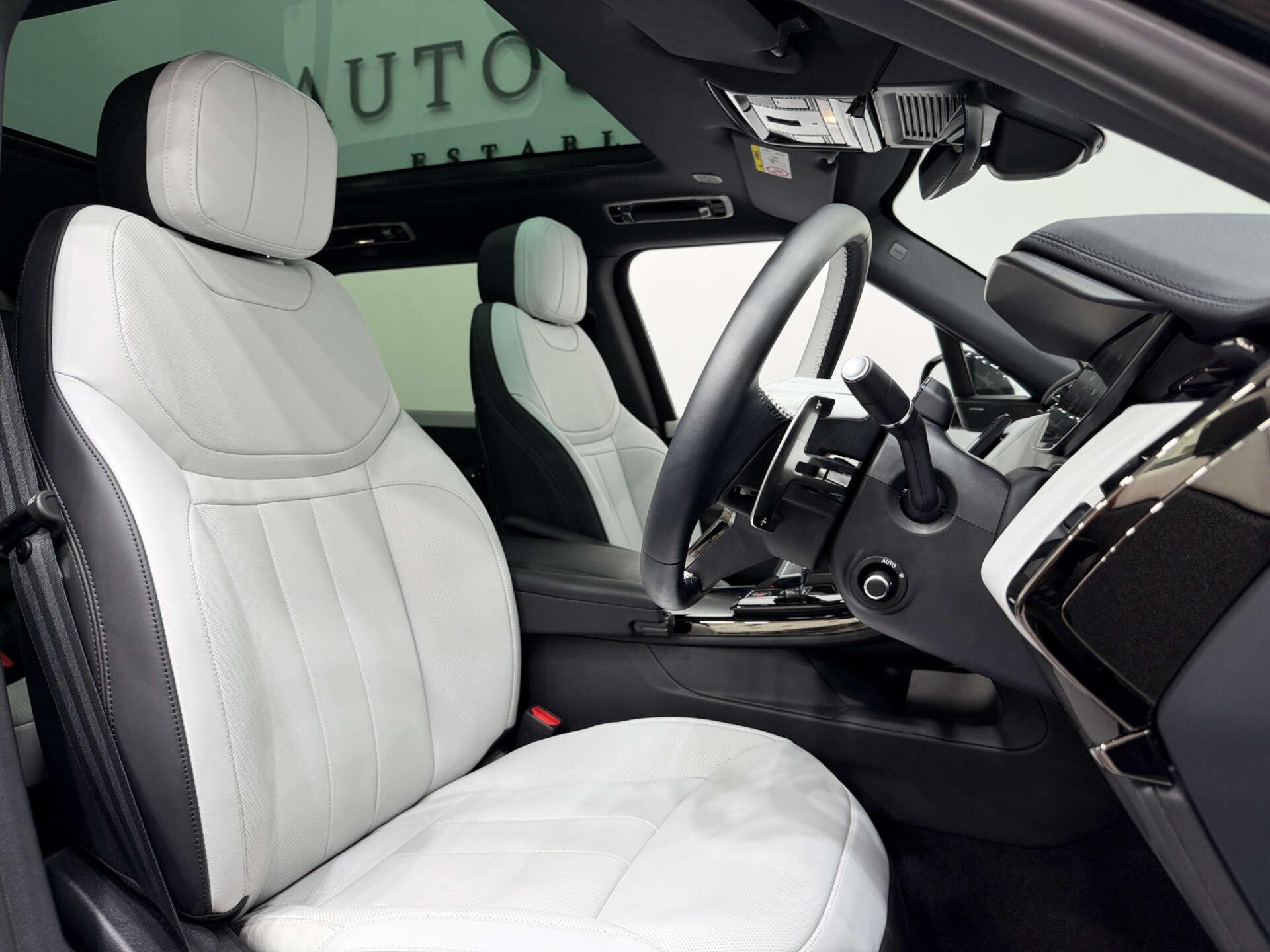 Land Rover Range Rover Sport view 2