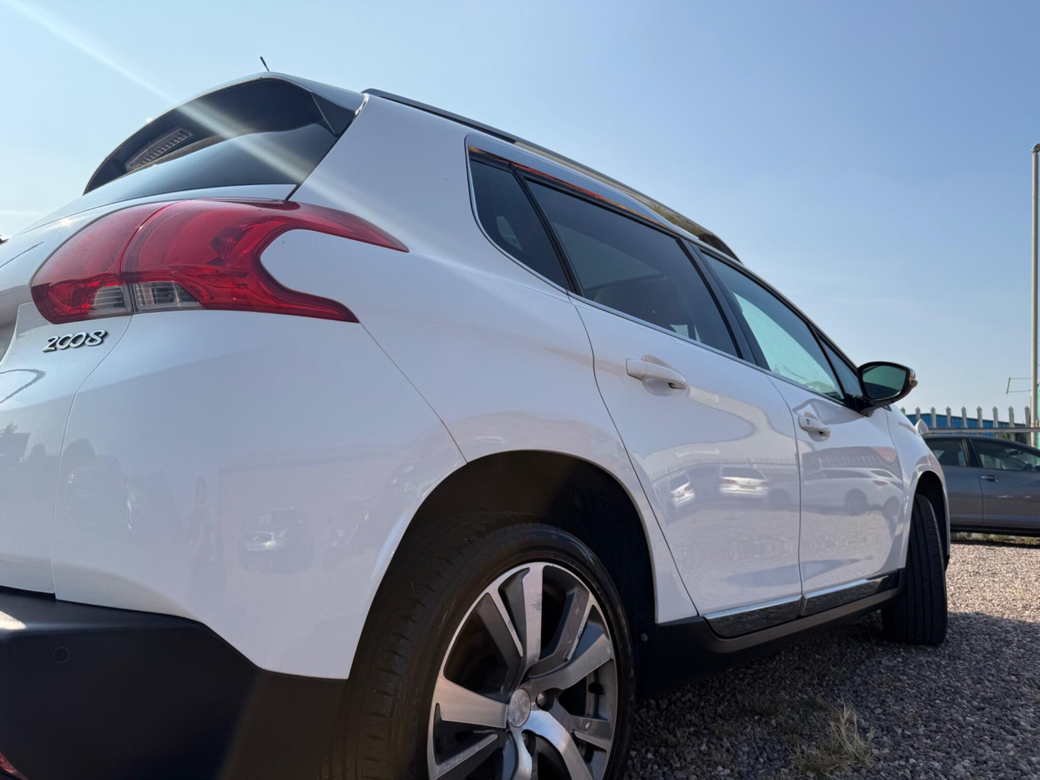Peugeot 2008 view 17