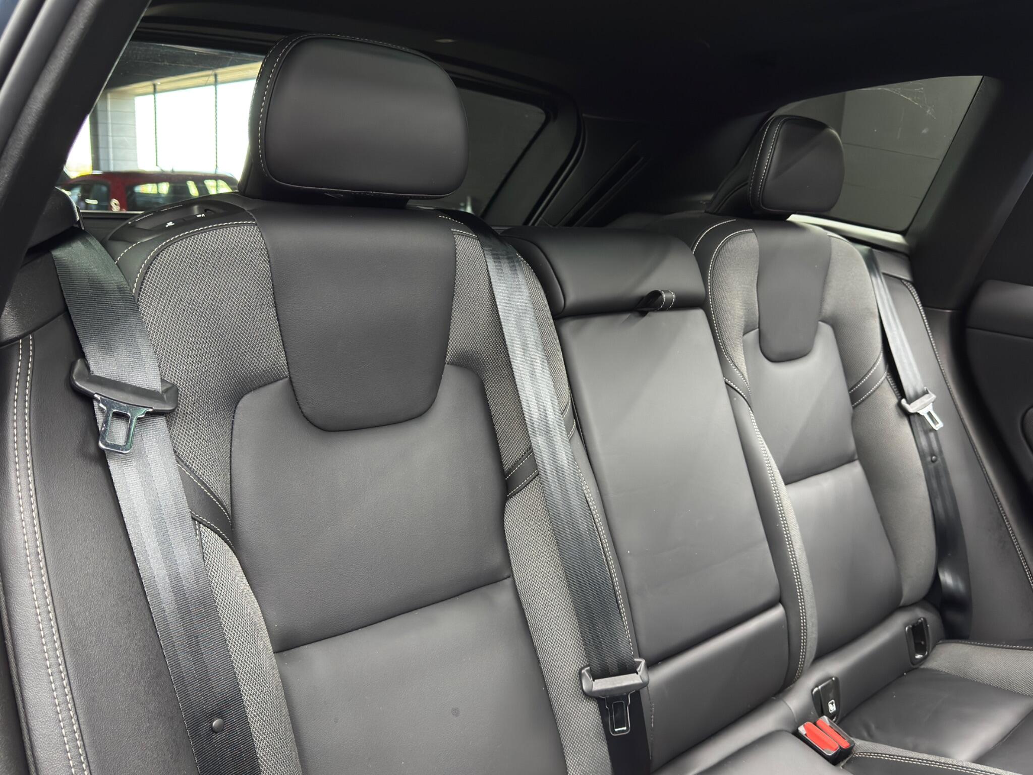 Volvo XC60 view 15