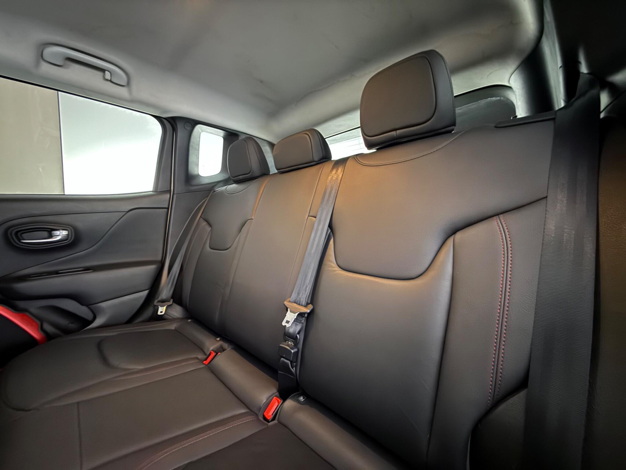 Jeep Renegade view 31