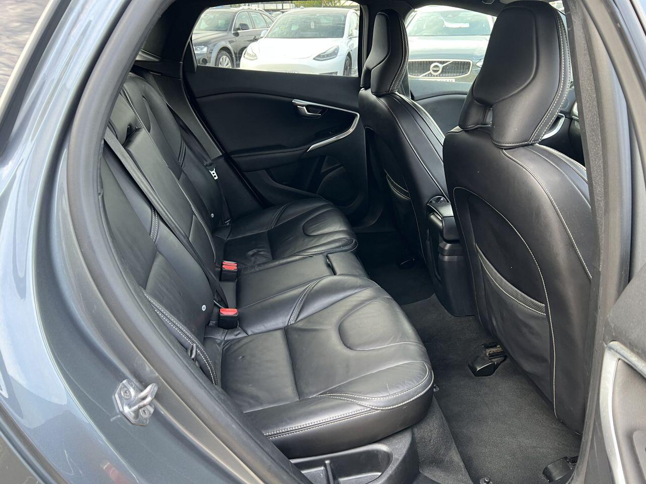 Volvo V40 view 18